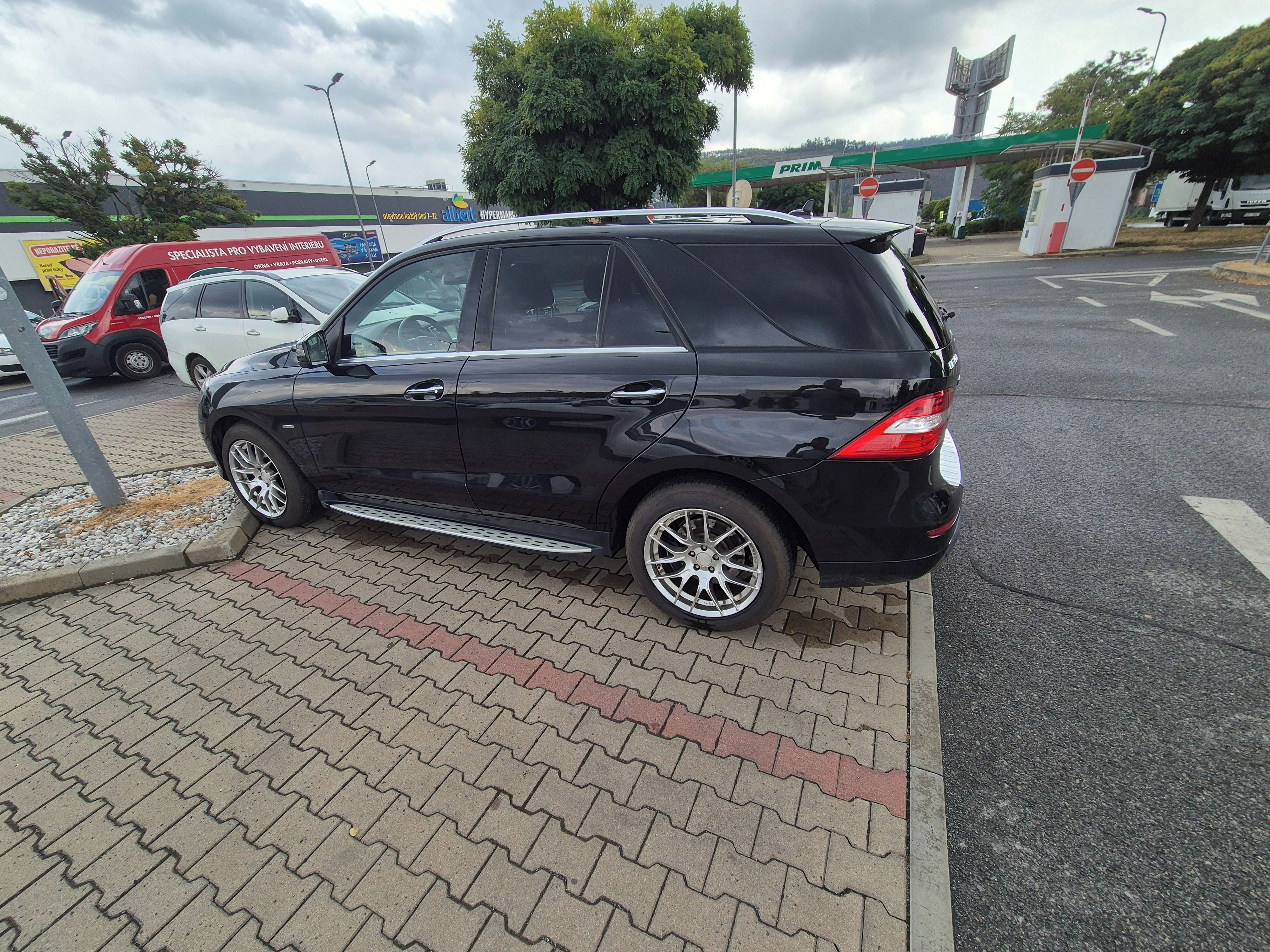 Mercedes-Benz ML, Mercedes ML 350CDI - fotka 4