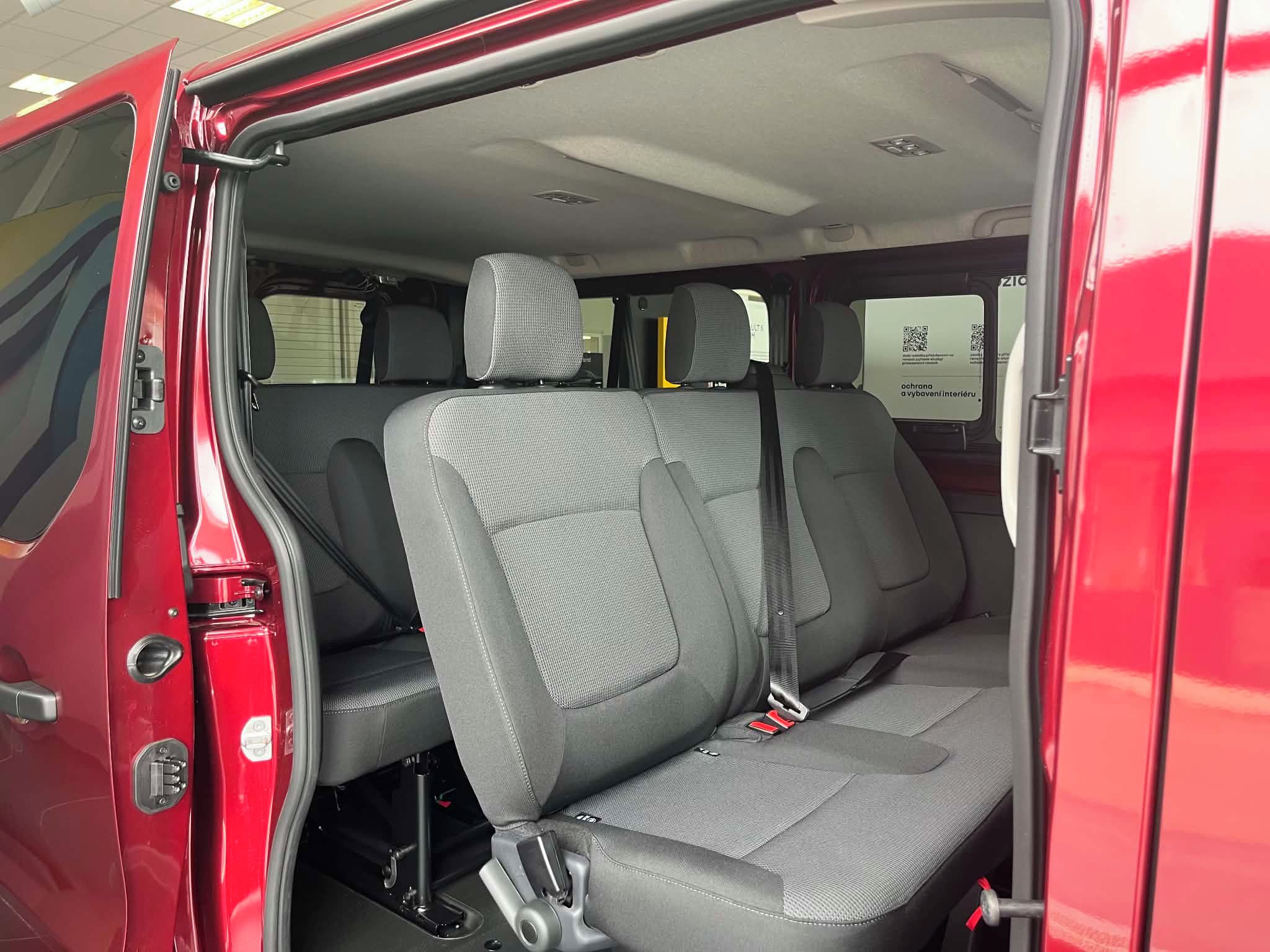 Renault Trafic, L2 Equilibre Blue dCi 150 8 mí - fotka 4