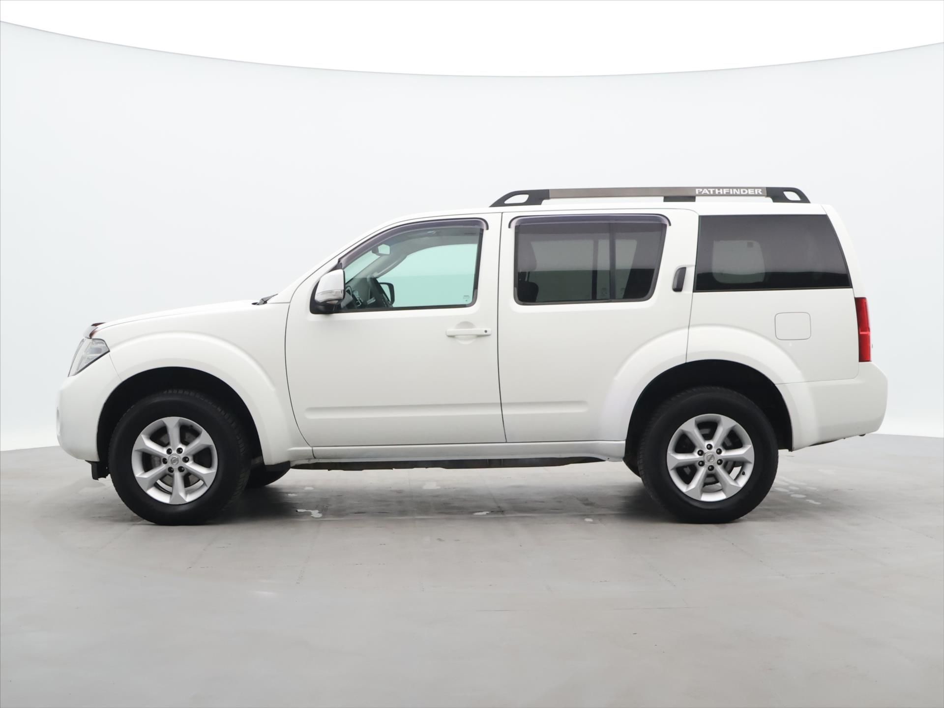 Nissan Pathfinder, 2,5 dCi 140kW 4x4 7-Míst Tažné - fotka 4