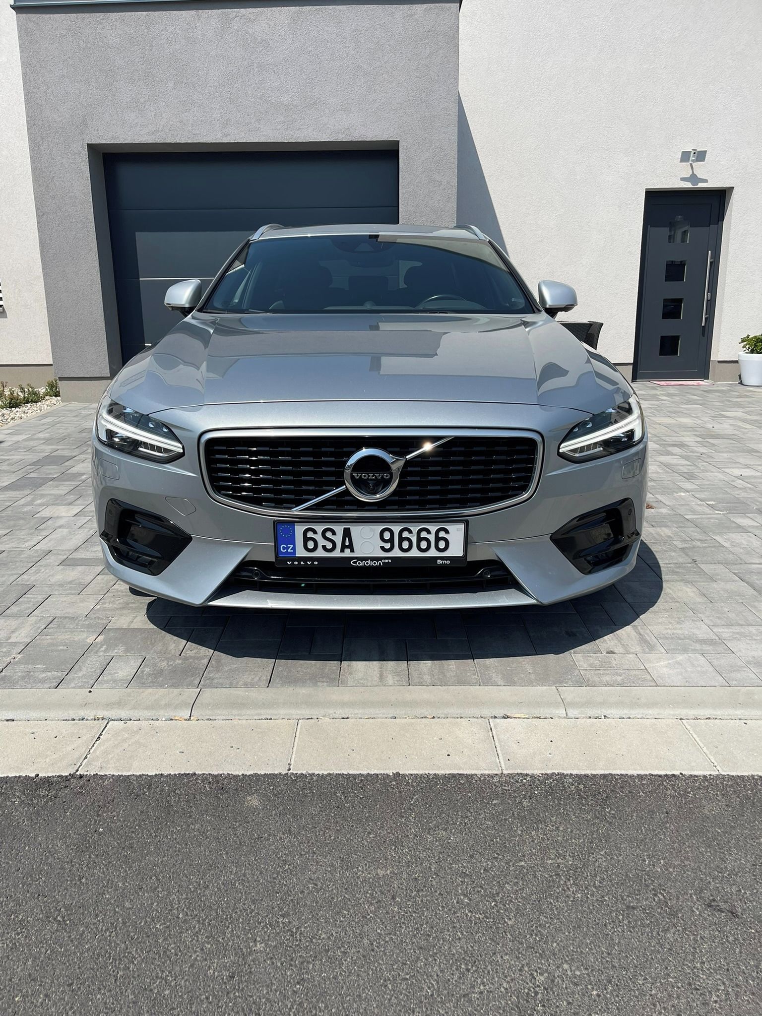 Volvo V90, D5 AWD R-Design, B&W, 360° - fotka 2