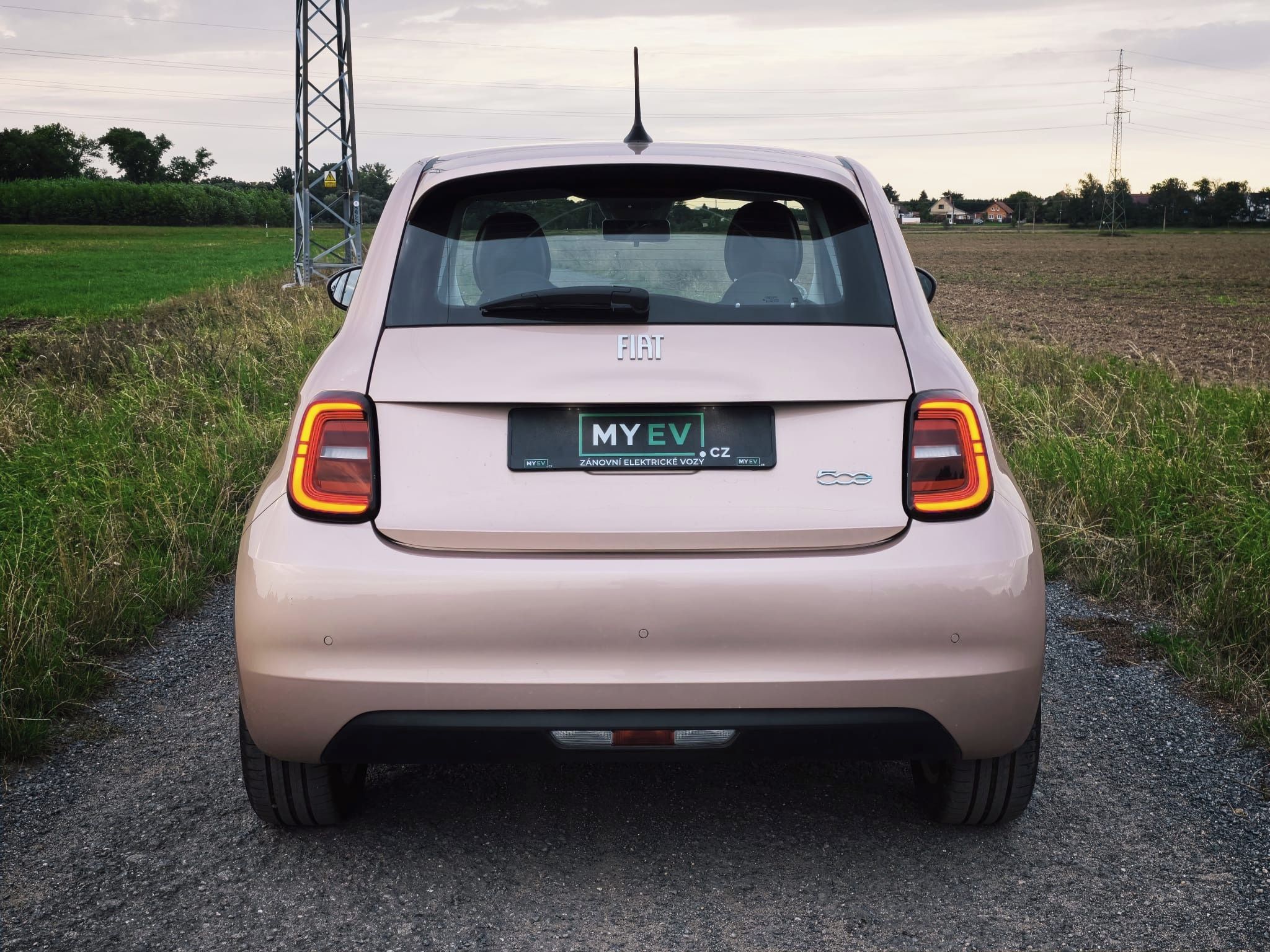Fiat 500E, 42 kWh ICON ZÁRUKA DPH SOH 90% - fotka 6