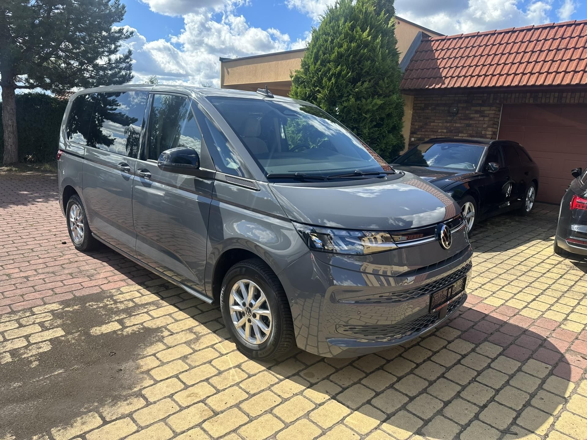 Volkswagen Multivan, T7, 2,0 TDI, DSG, ,,LIFE´´ - fotka 2