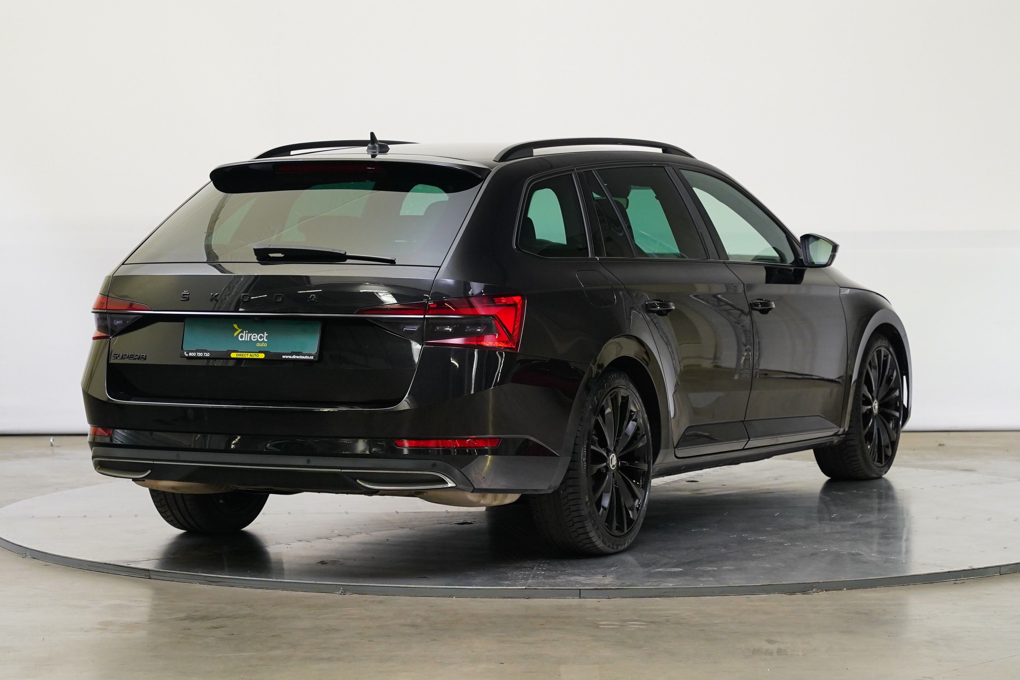 Škoda Superb, SportLine 2.0 TSI 140 kW DSG - fotka 2