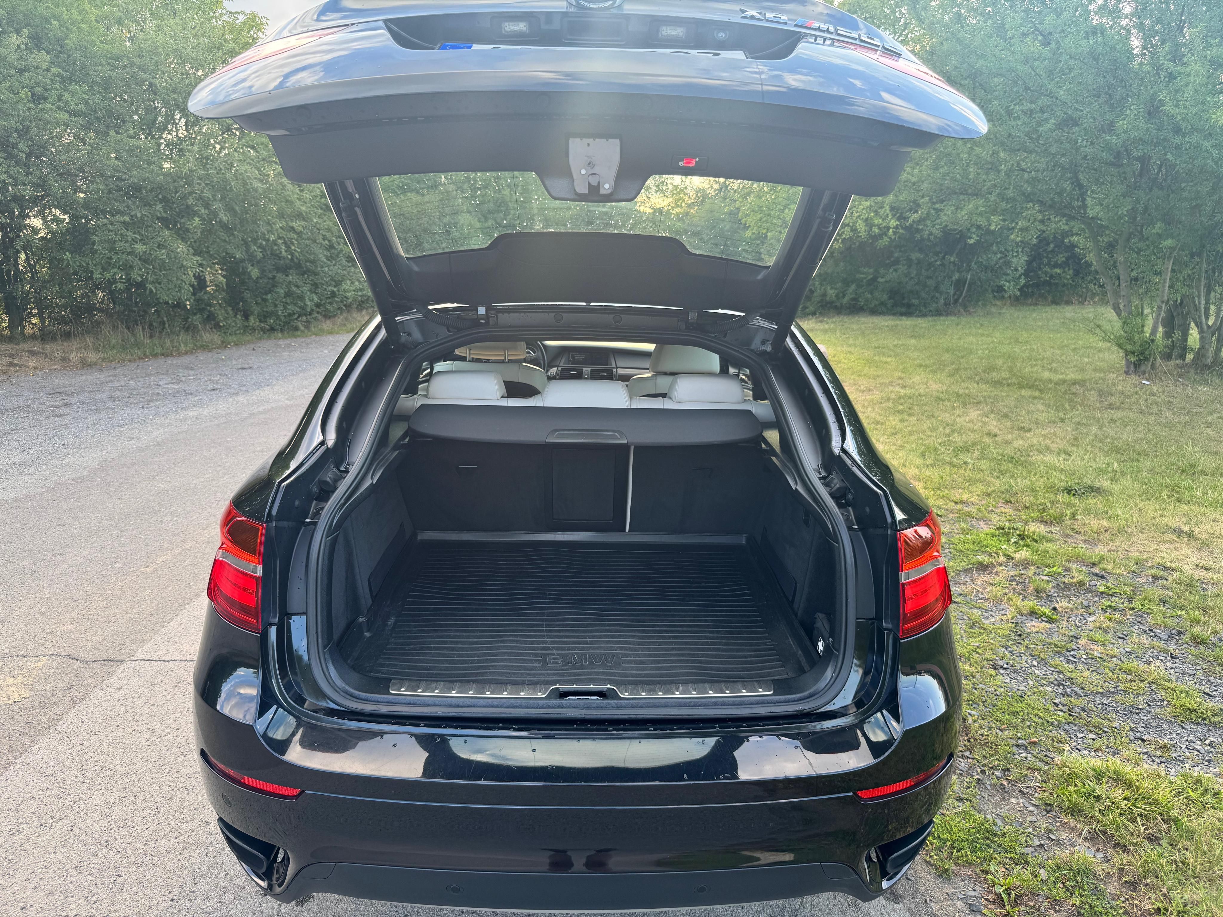 BMW X6, M50d - fotka 6