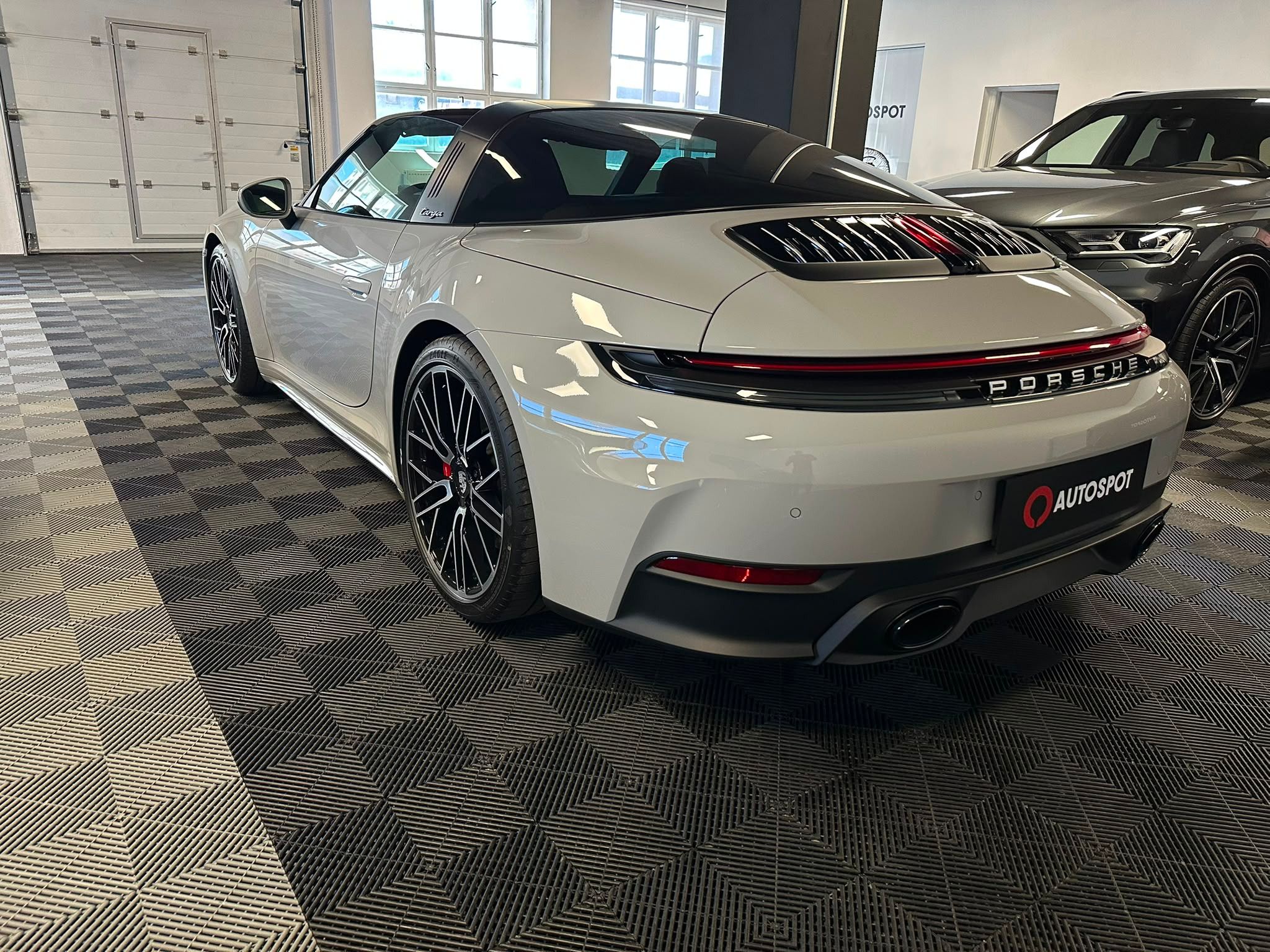 Porsche 911, Targa 4S 992.2 - fotka 4