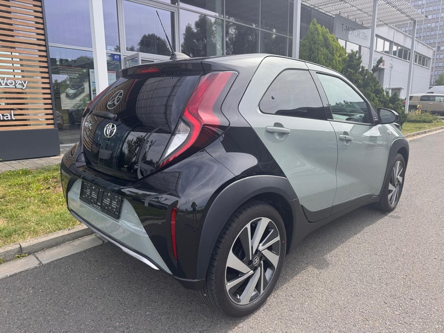 Toyota Aygo, 1,0 Executive Smart - fotka 3