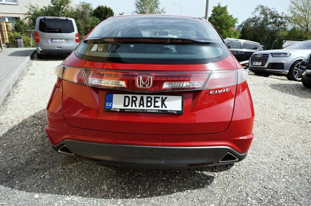 Honda Civic, 1,4i- Vtec 73 kW - fotka 5