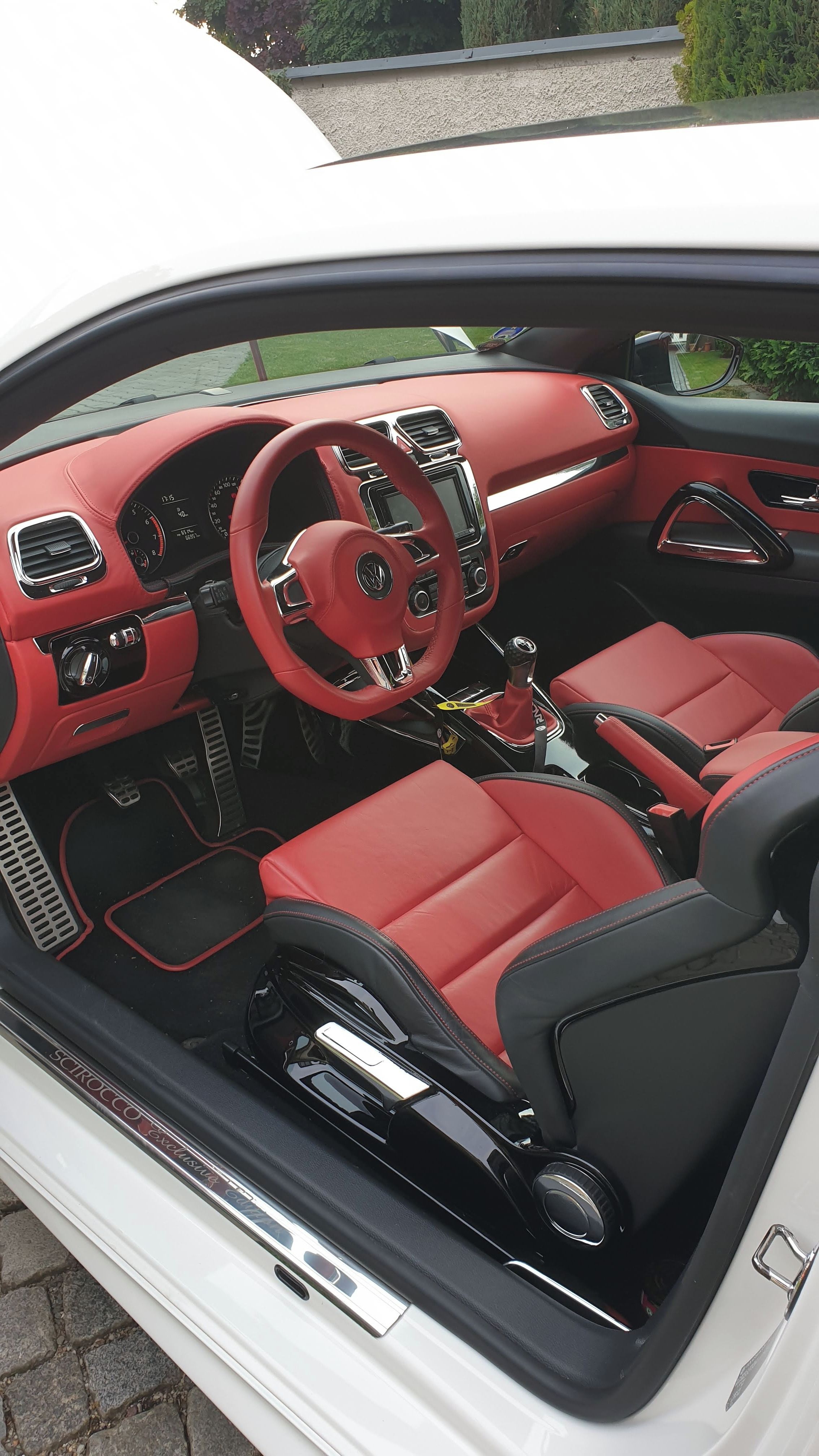 Volkswagen Scirocco, Showcar_Červená kůže_69K km - fotka 4