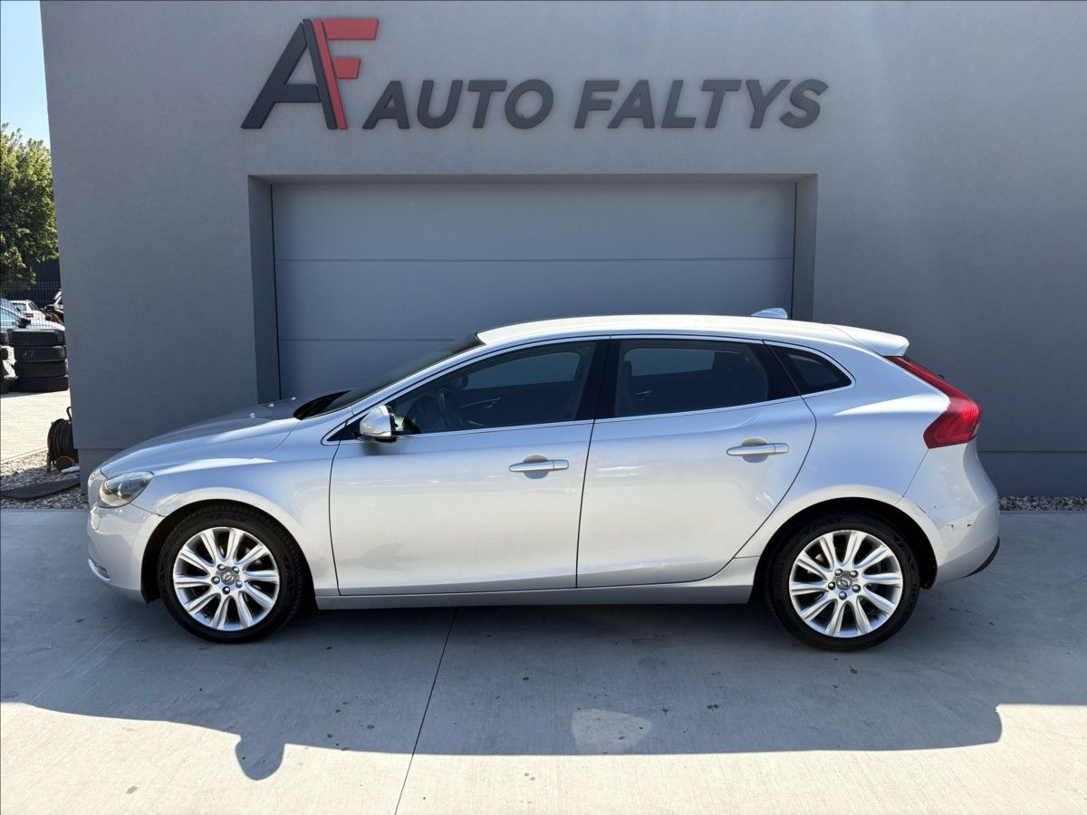 Volvo V40, 1,6 D 84 kw. Č.R. - fotka 4