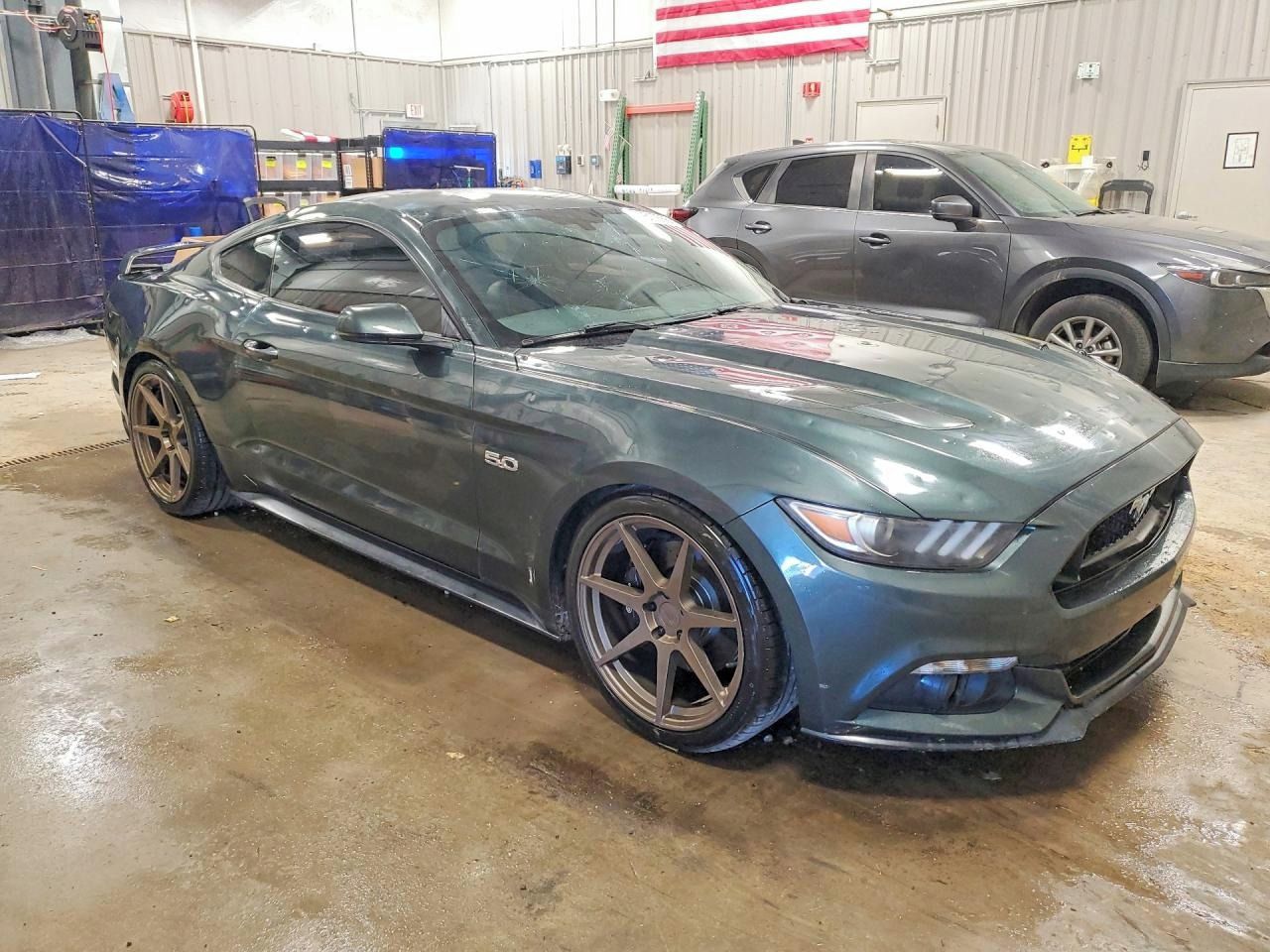 Ford Mustang, Auto na cestě - fotka 2