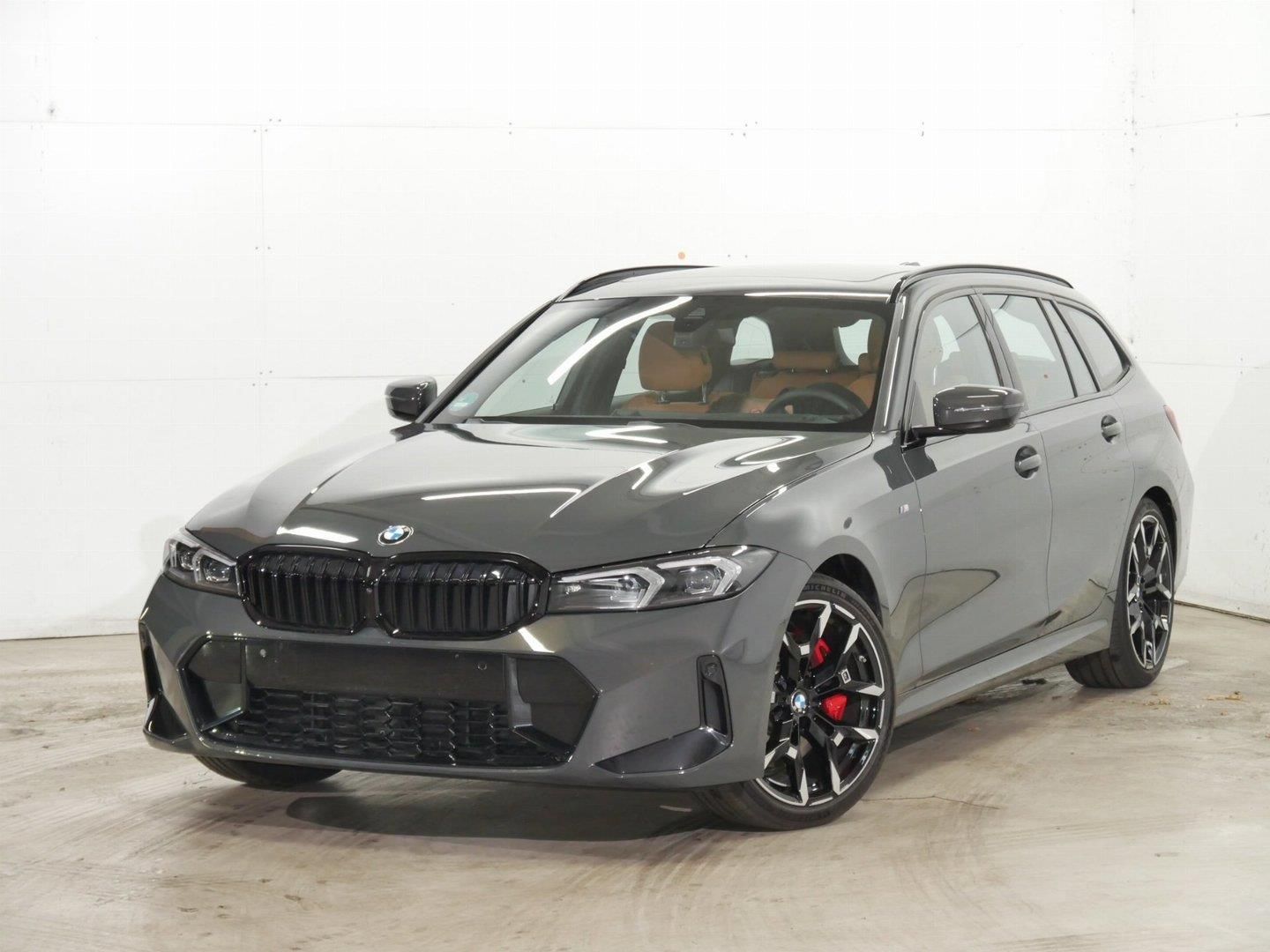 BMW Řada 3, 330i xDrive Touring M PRO