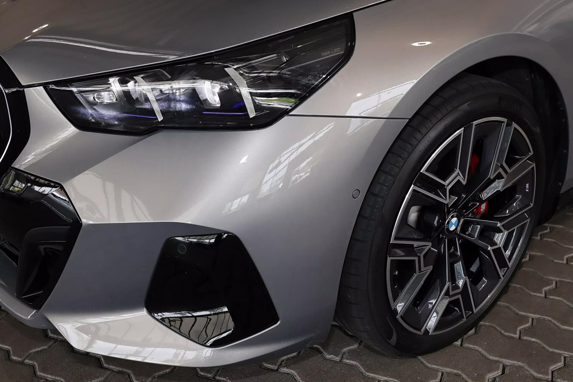 BMW Řada 5, 530e xDrive M-Sport - fotka 3