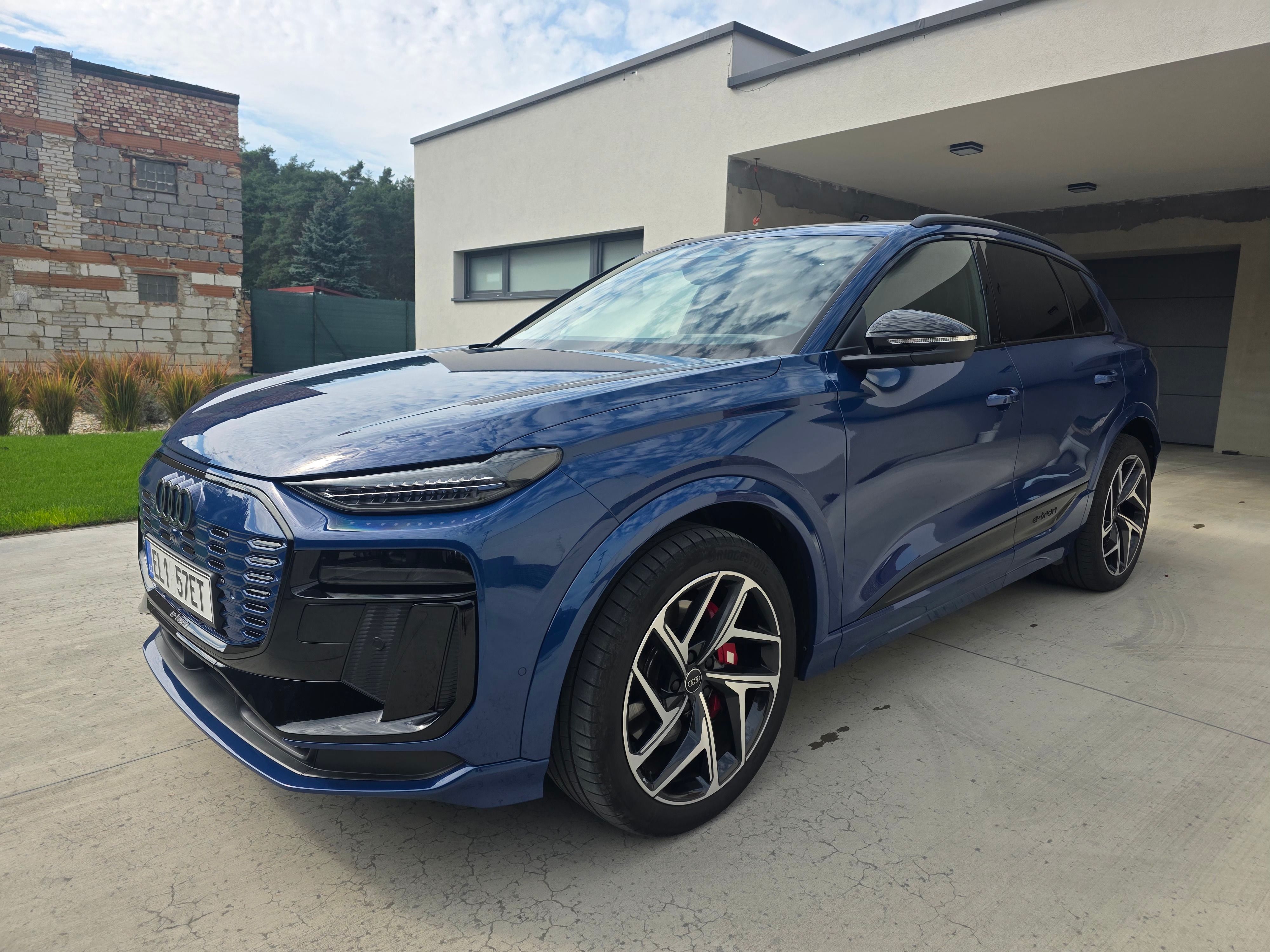Audi Q6 e-tron, 360 kW, vzduch, B&O, 21", kůže