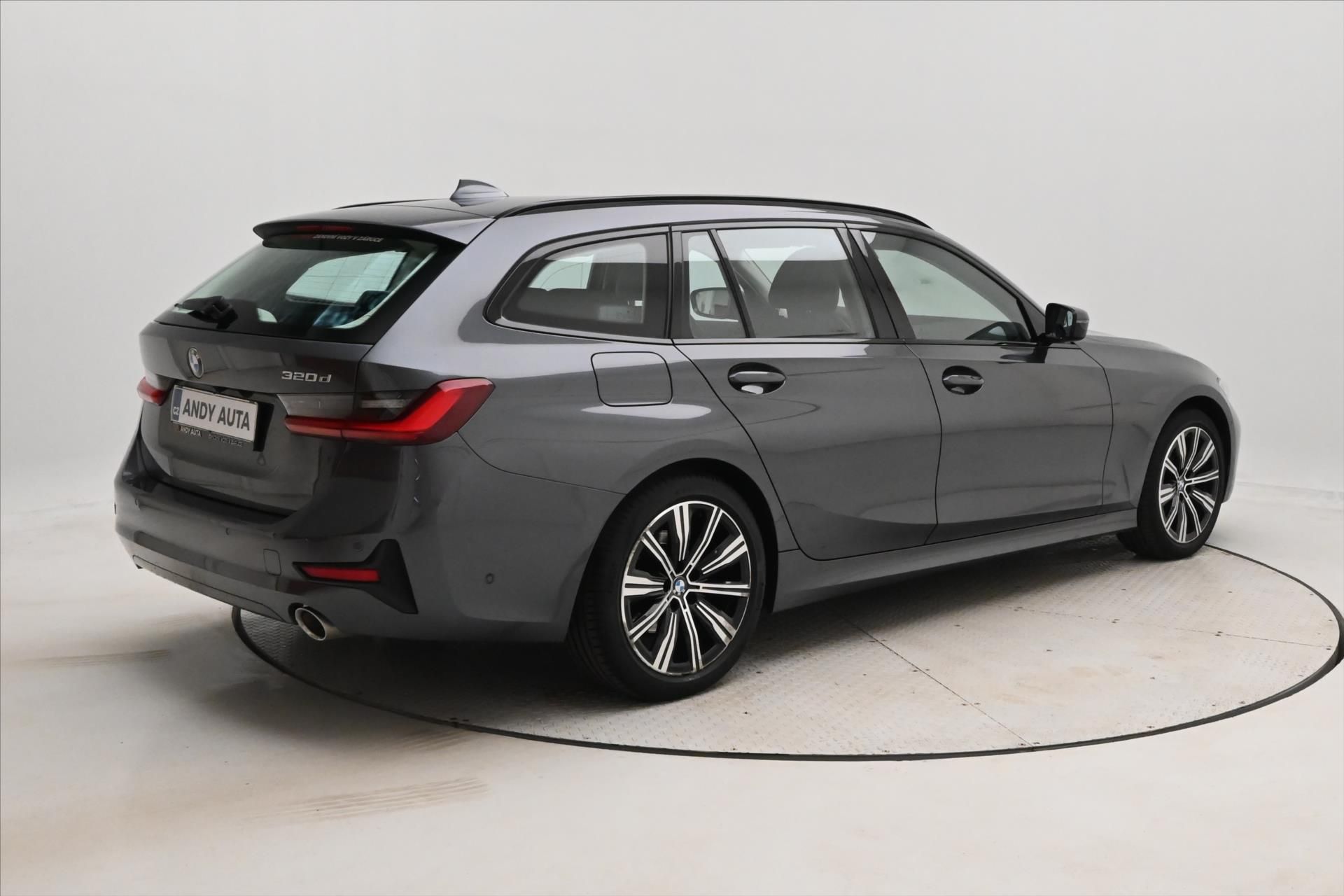 BMW Řada 3, 2,0 320d 140 kW STEPTRONIC Zár - fotka 5