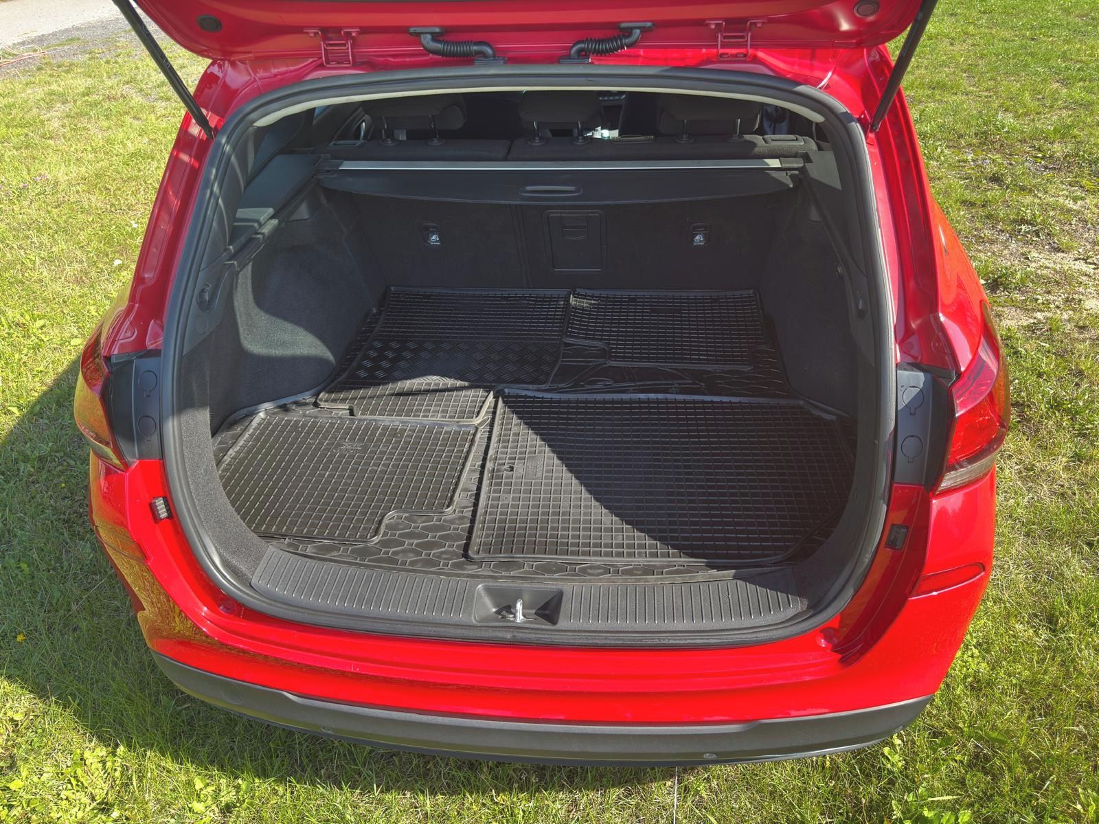 Hyundai i30, 1,5 TGDi automat - fotka 6