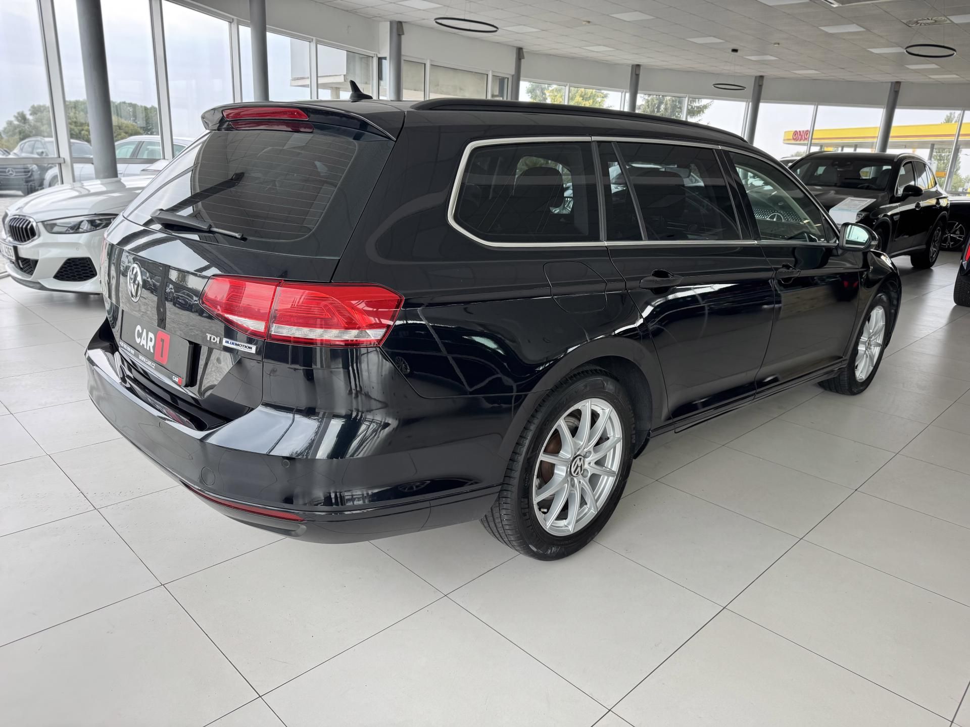 Volkswagen Passat, 1,6TDI DSG*ComfortLine*ACC*Nav - fotka 5