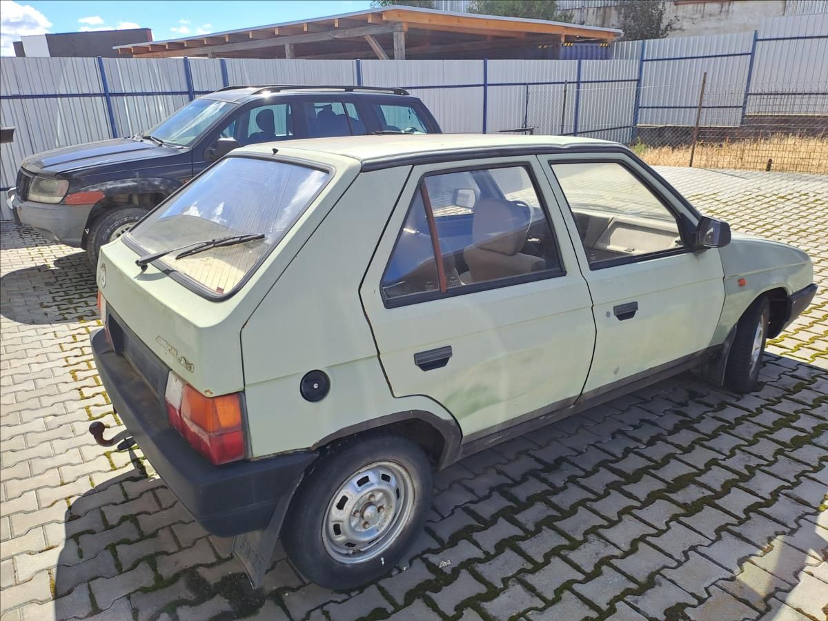 Škoda Favorit, 1,3 ECO UHRAZENO 1.MAJITEL  13 - fotka 4