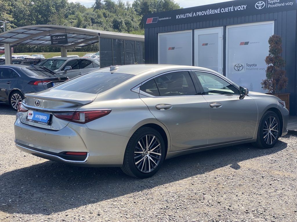 Lexus ES 300h, 2.5HEV, ČR, Limited Edition - fotka 6