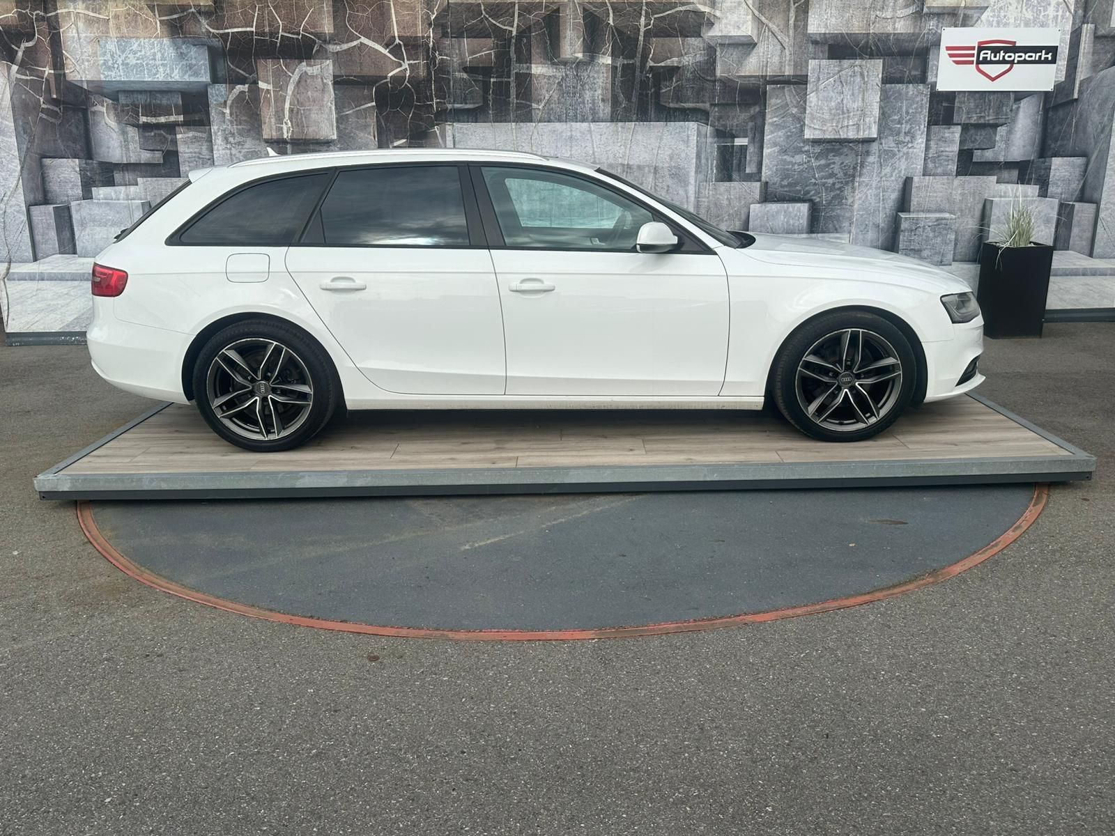 Audi A4, 2.0TDi,105KW,VYHŘ.SED.,TEMP. - fotka 5