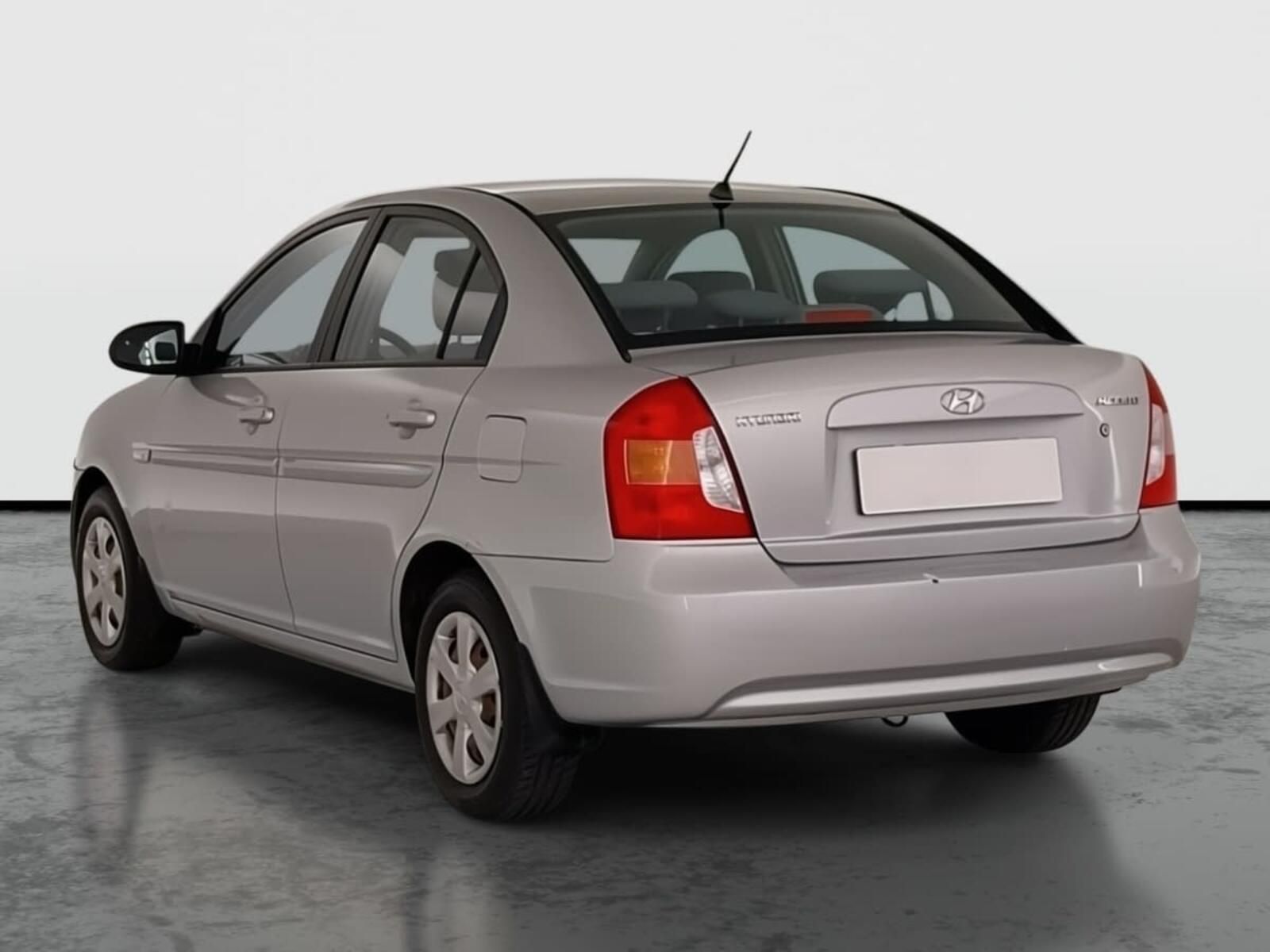 Hyundai Accent, 1.4i, po STK, rezervace - fotka 4