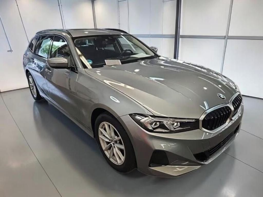 BMW Řada 3, 320 d T xDrive Shadow-Line - fotka 3