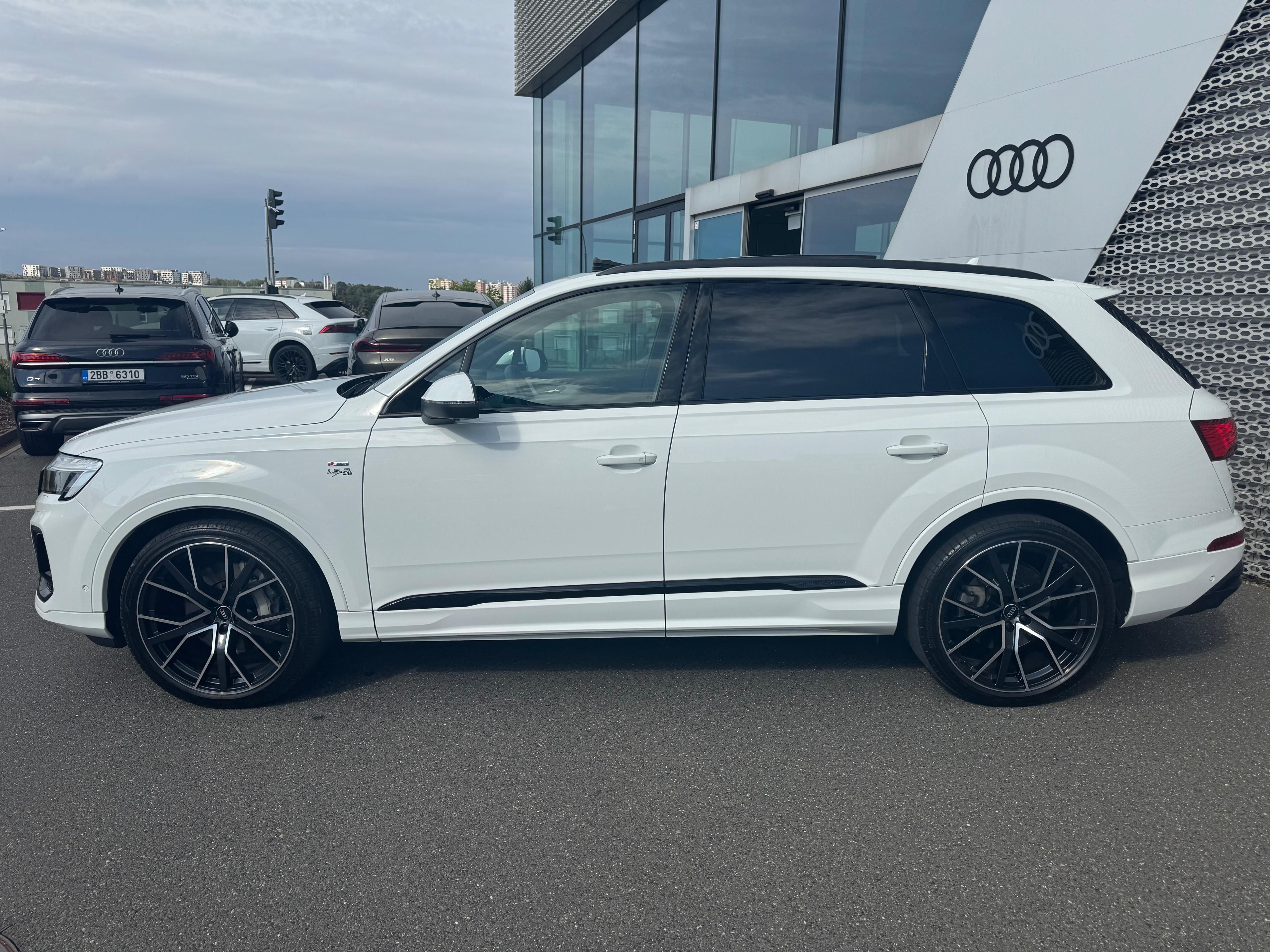 Audi Q7, 55 TFSI S-Line 7 Mist ČR DPH - fotka 4