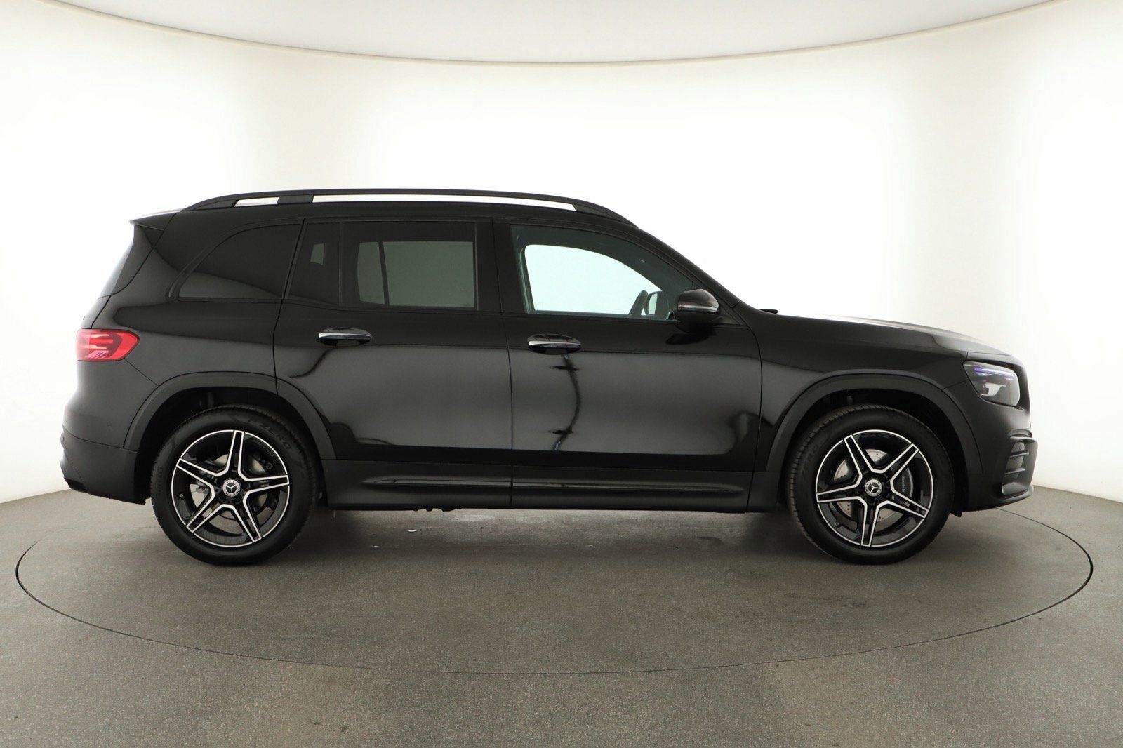 Mercedes-Benz GLB, GLB 200 d 4MATIC, AMG LINE - fotka 6