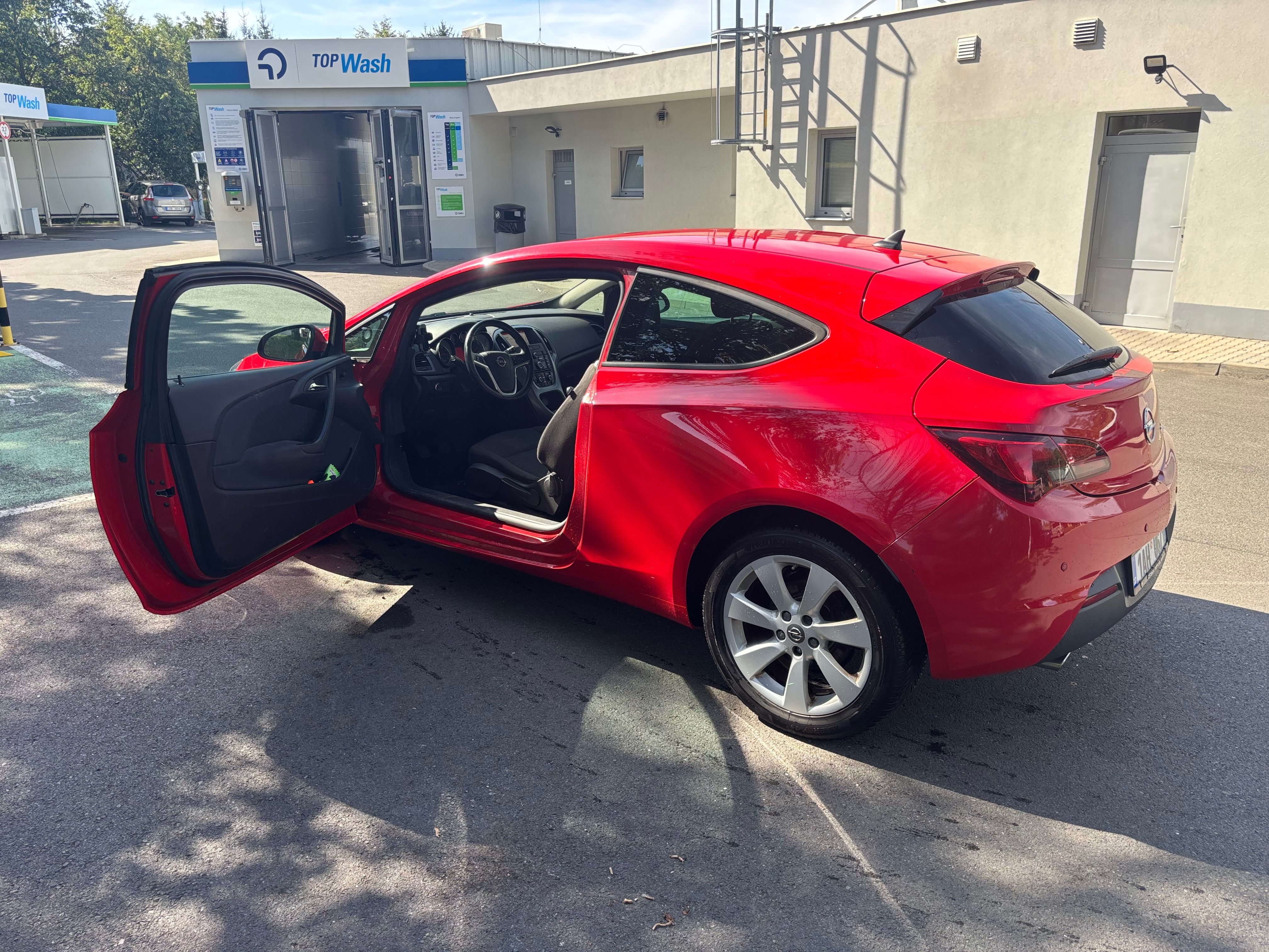 Opel Astra, Opel Astra J GTC 1.4 103 kW - fotka 6