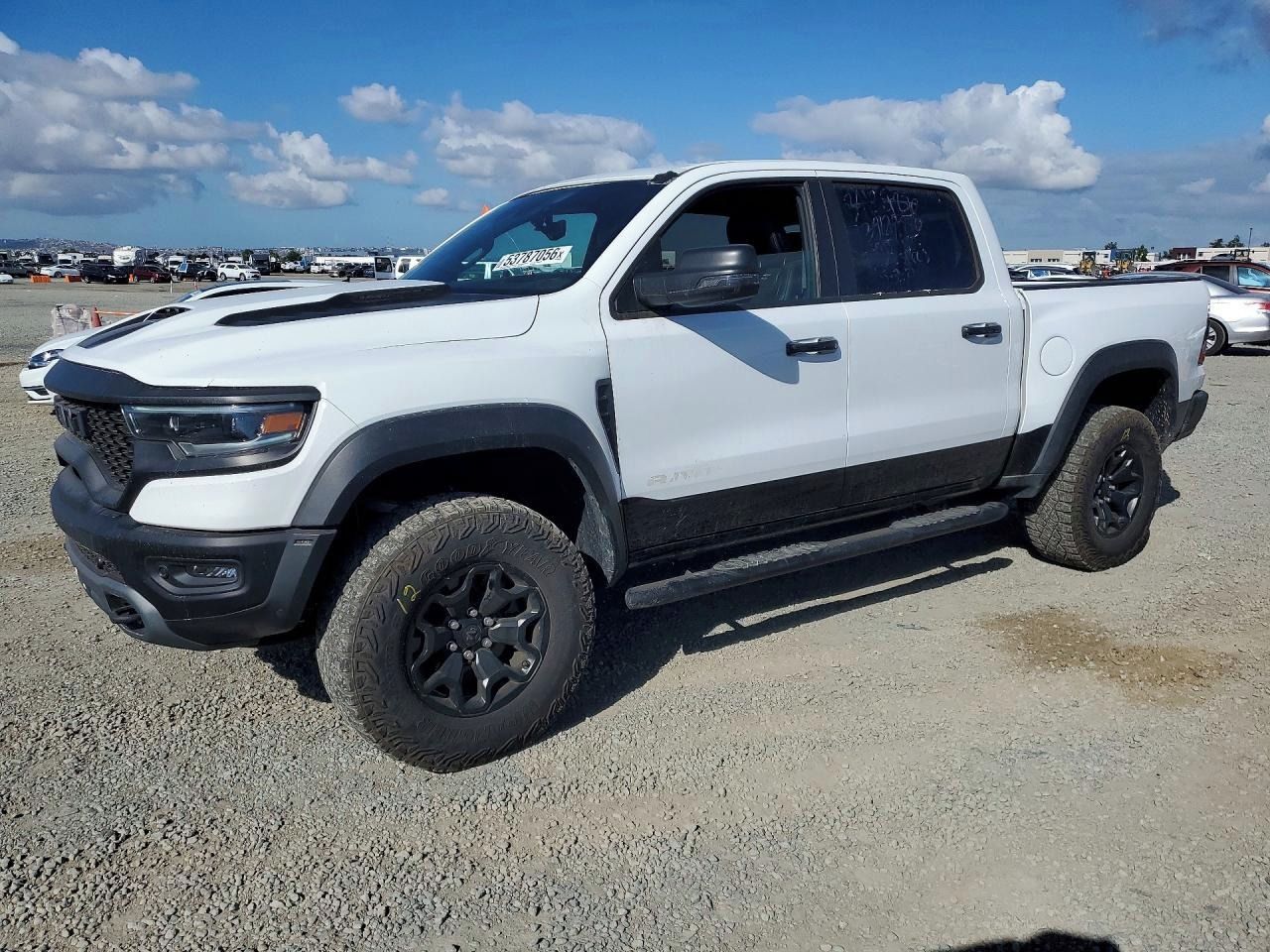 RAM 1500, Auto na cestě
