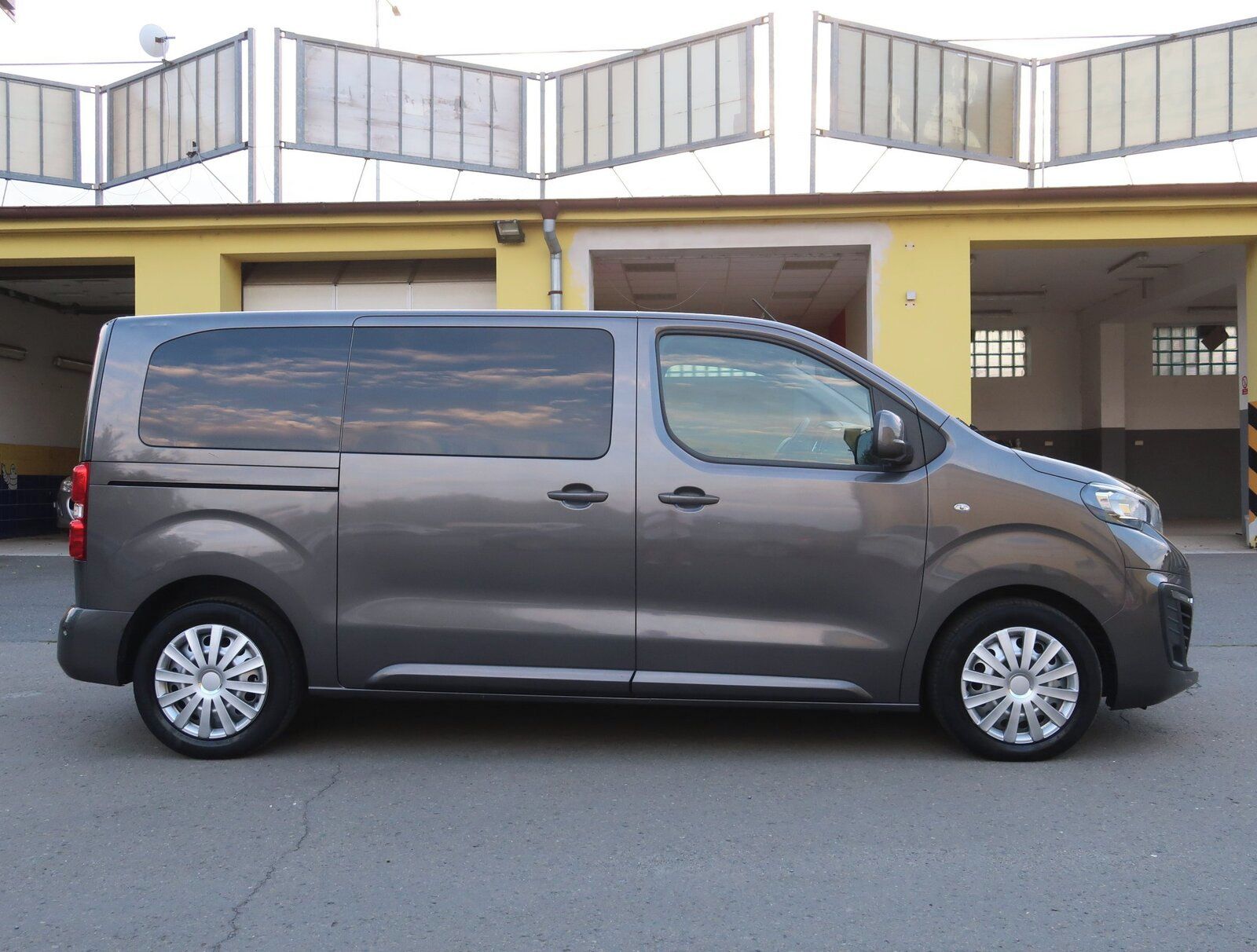Peugeot Traveller, 2.0 BlueHDi, Klima, ČR, 1Maj - fotka 6