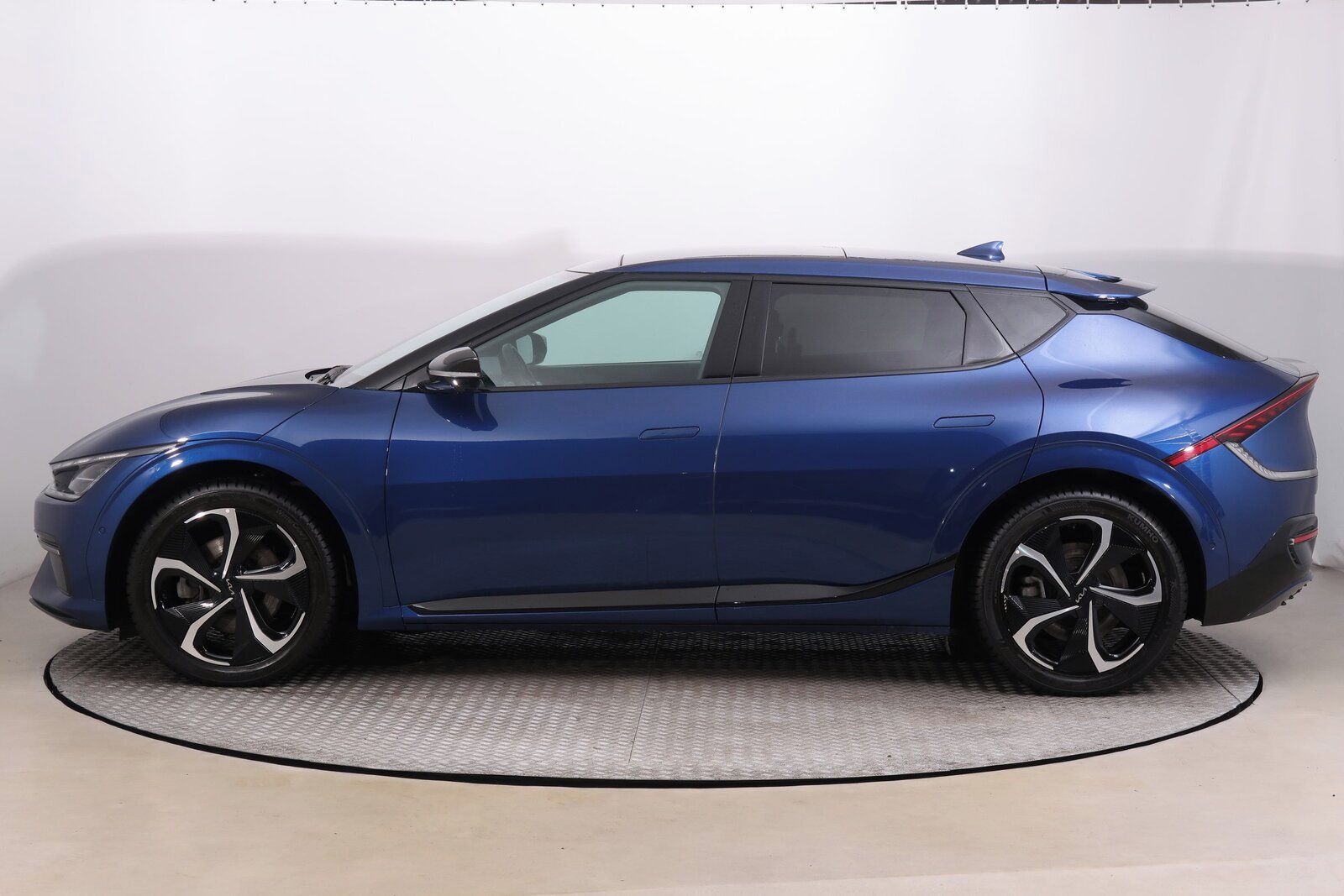 Kia EV6, AWD 77.4 kWh, SoH 100% - fotka 3