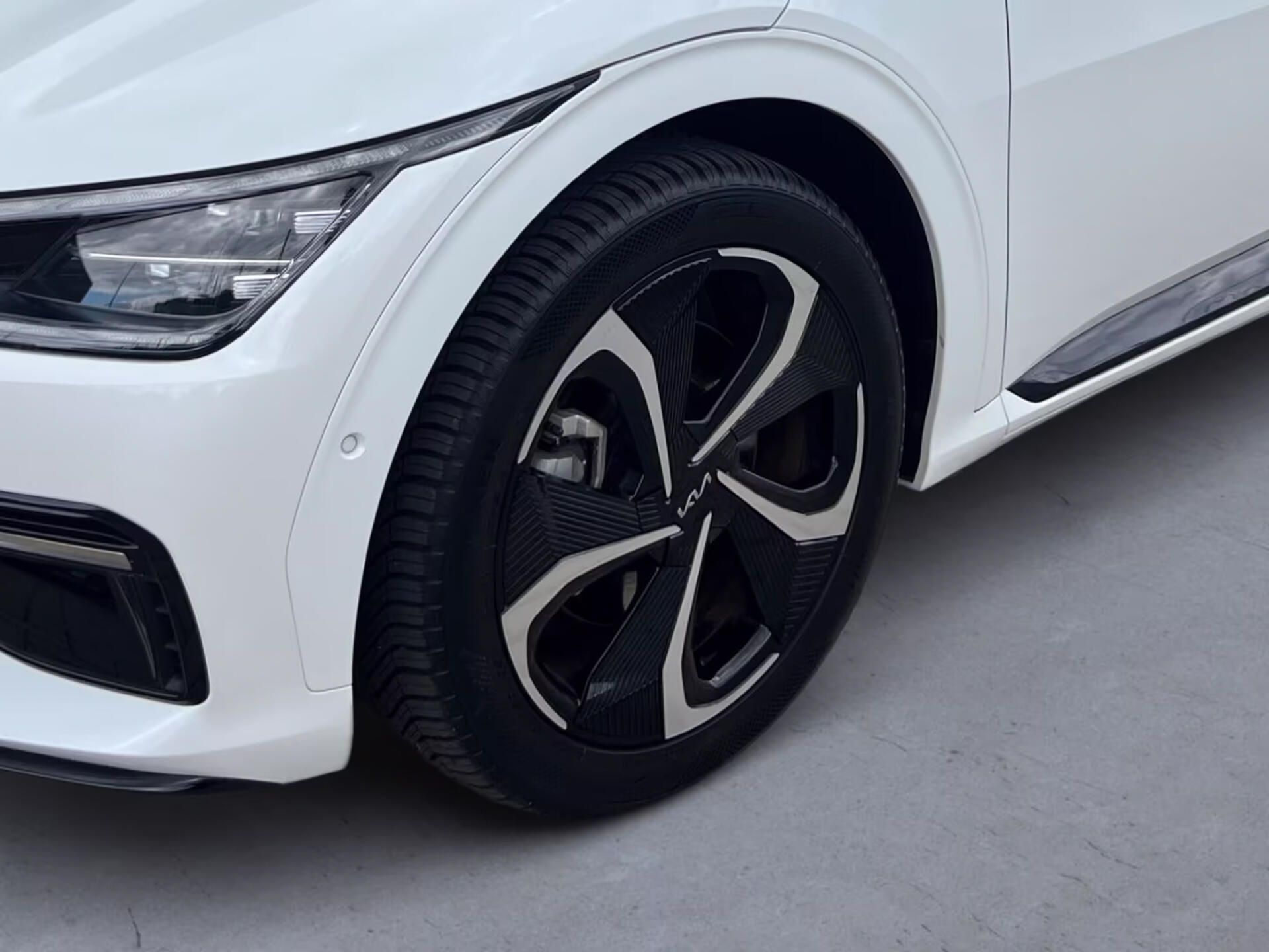 Kia EV6, GT-Line AWD Pano Meridian HuD - fotka 5