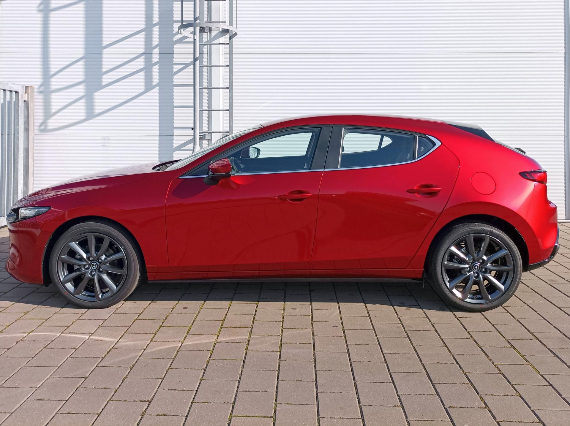 Mazda 3, 2,5 Centre-Line G140k 6MAN  HB - fotka 6