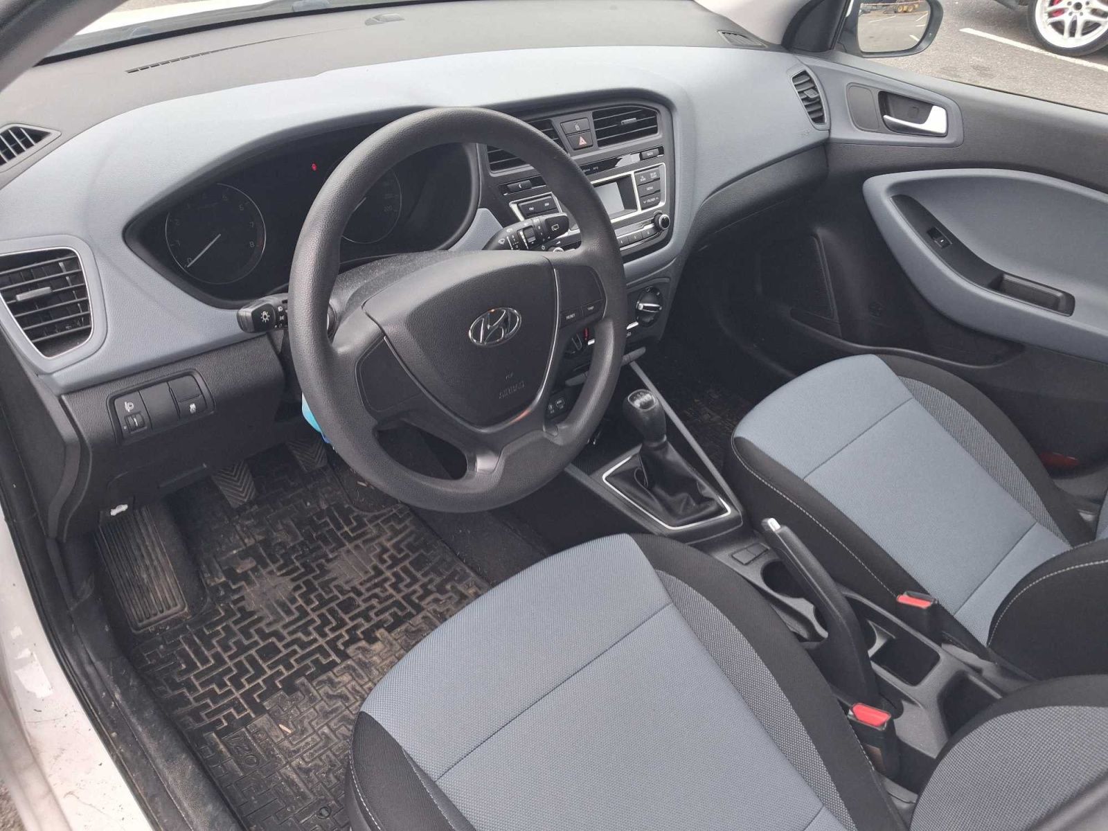 Hyundai i20, 1.2, Klima, El. okna - fotka 3