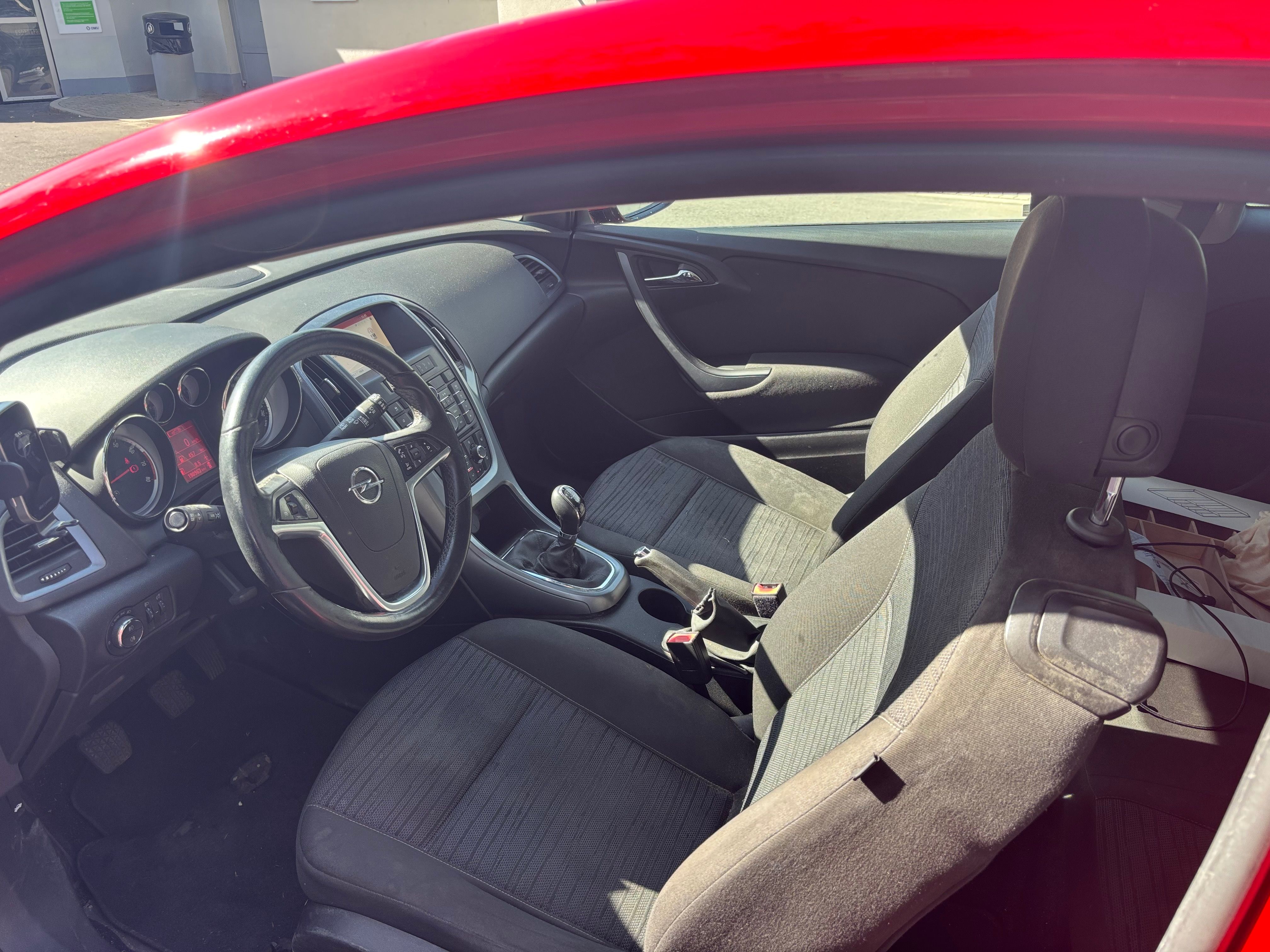 Opel Astra, Opel Astra J GTC 1.4 103 kW - fotka 4