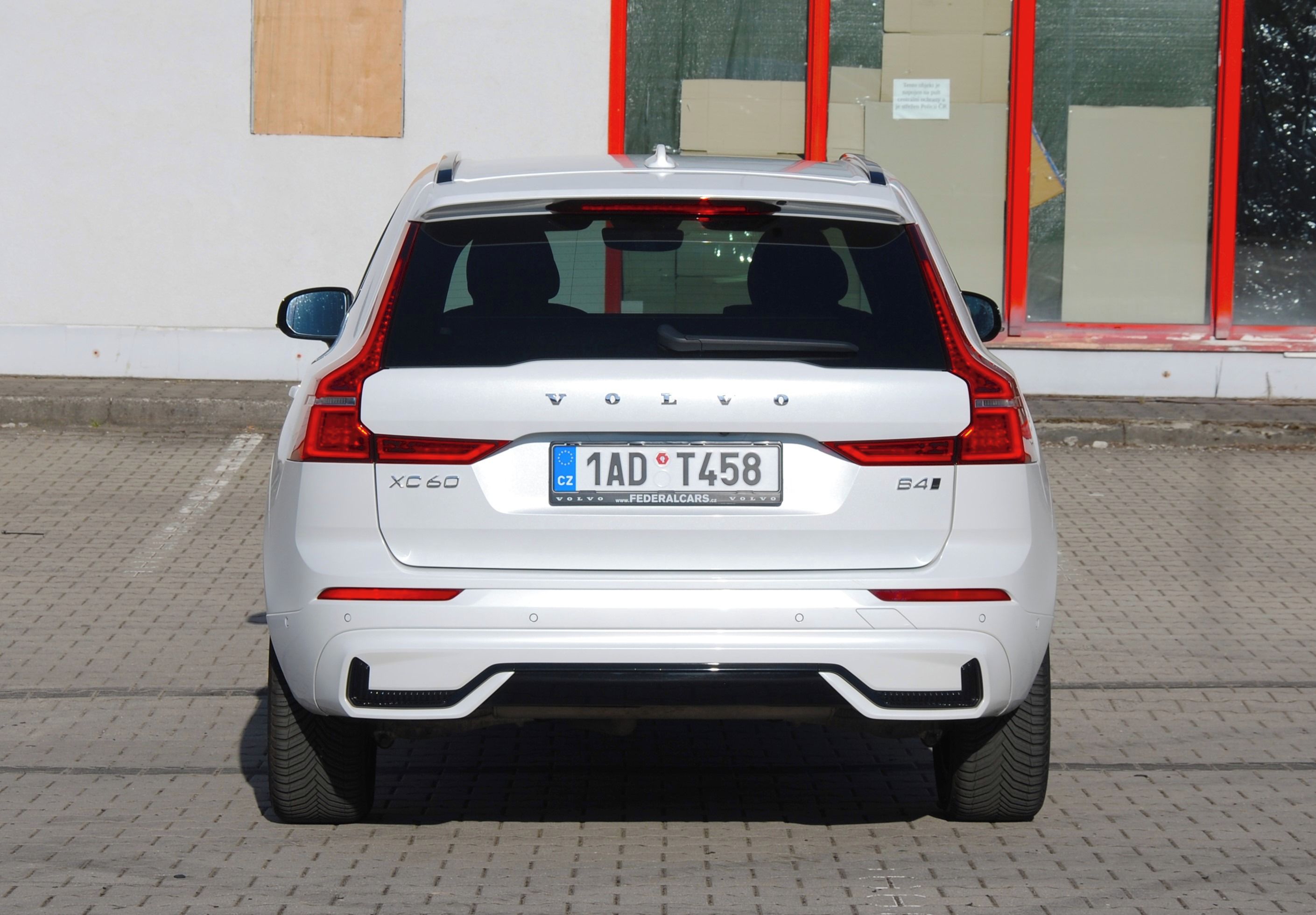 Volvo XC60, Volvo XC60 B4 4x4 - 1.majitel - fotka 2