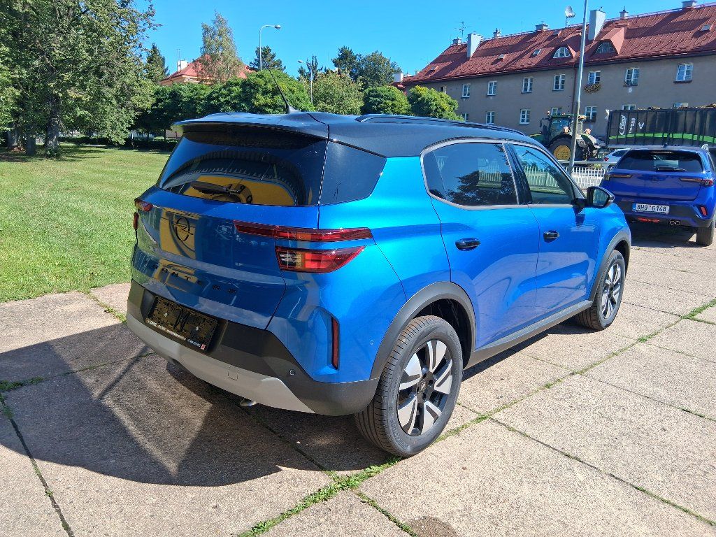 Opel Frontera, GS Hybrid 1,2 TURBO 107kW - fotka 4