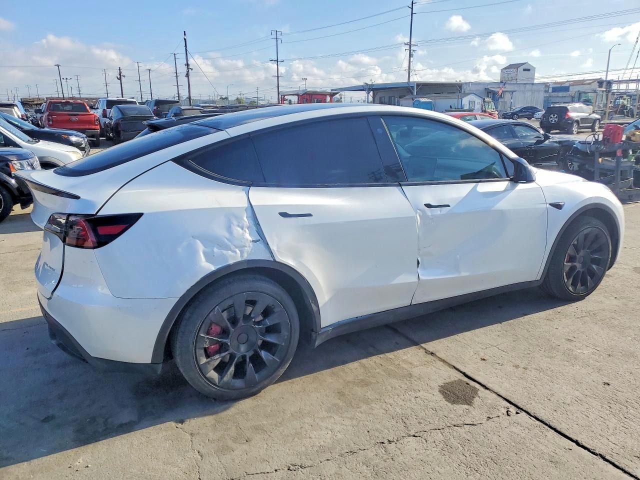 Tesla Model Y, Auto na cestě - fotka 4