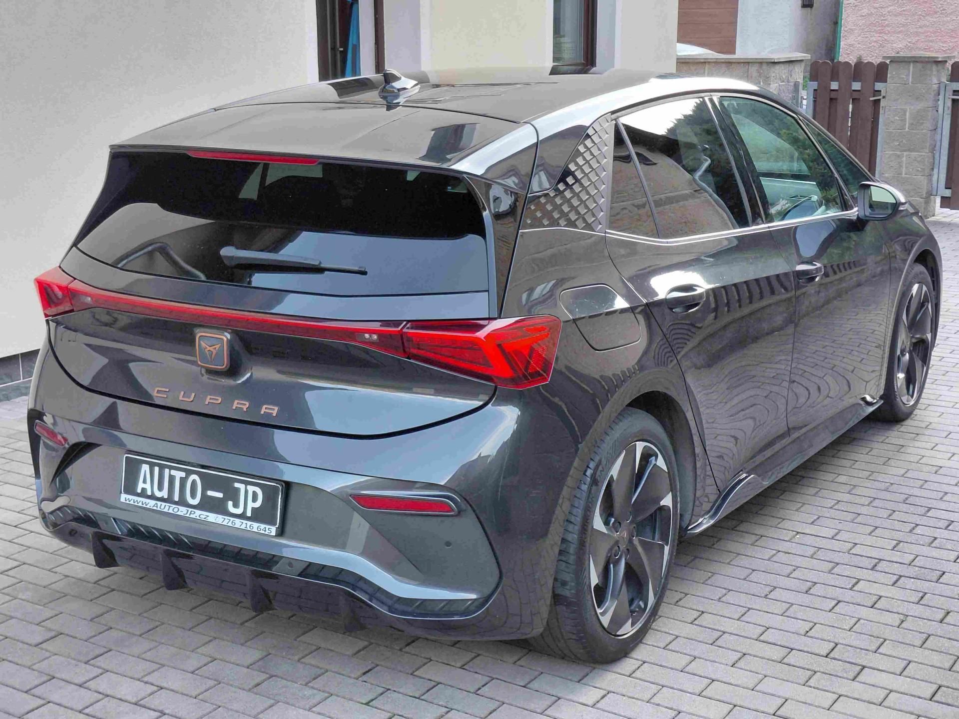 Cupra Born, XL-BAT SOH-93,6%  PŘIPRAVUJEME - fotka 3