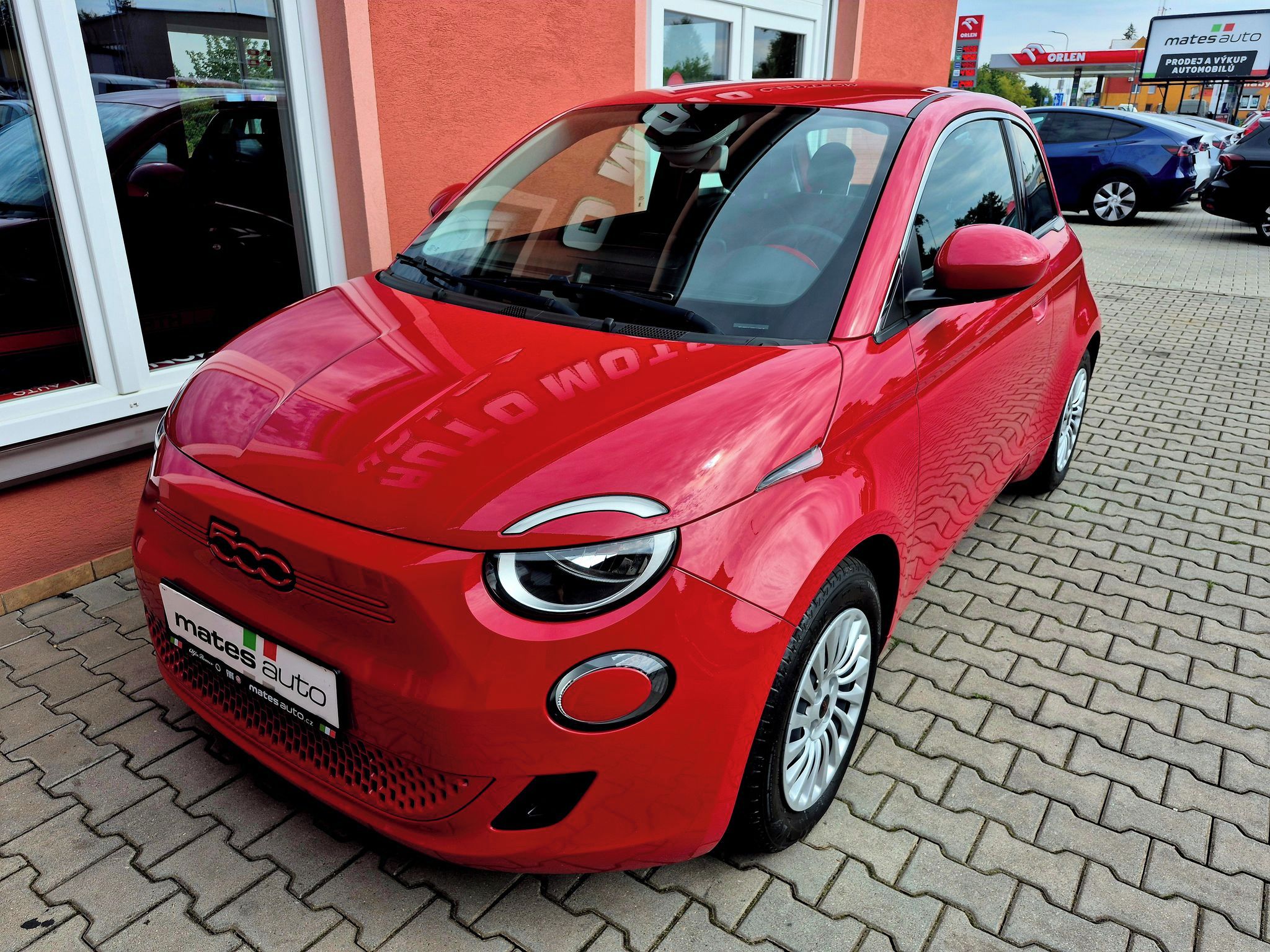 Fiat 500E, 42Kkwh 87kw RED (ODPOČET DPH)