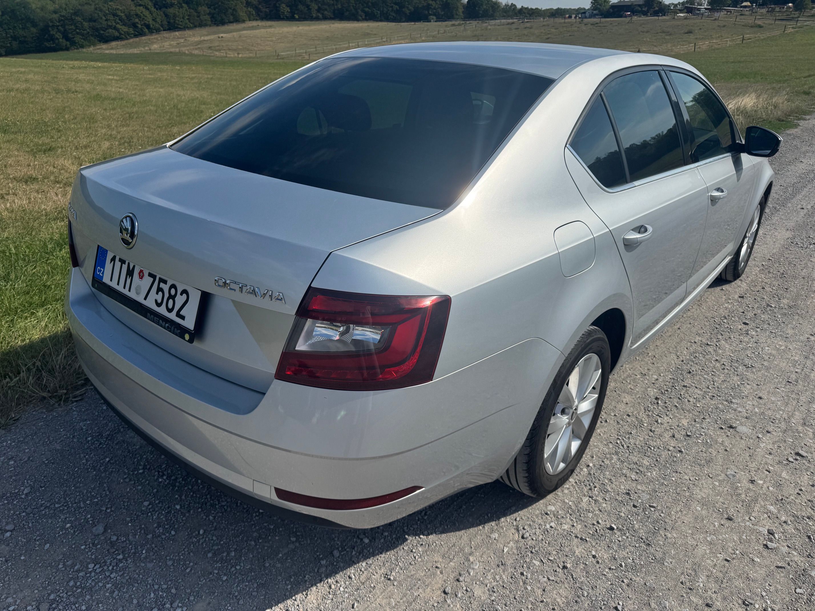 Škoda Octavia, 2.0TDI DSG STYLE+ ACC LED ČR - fotka 3