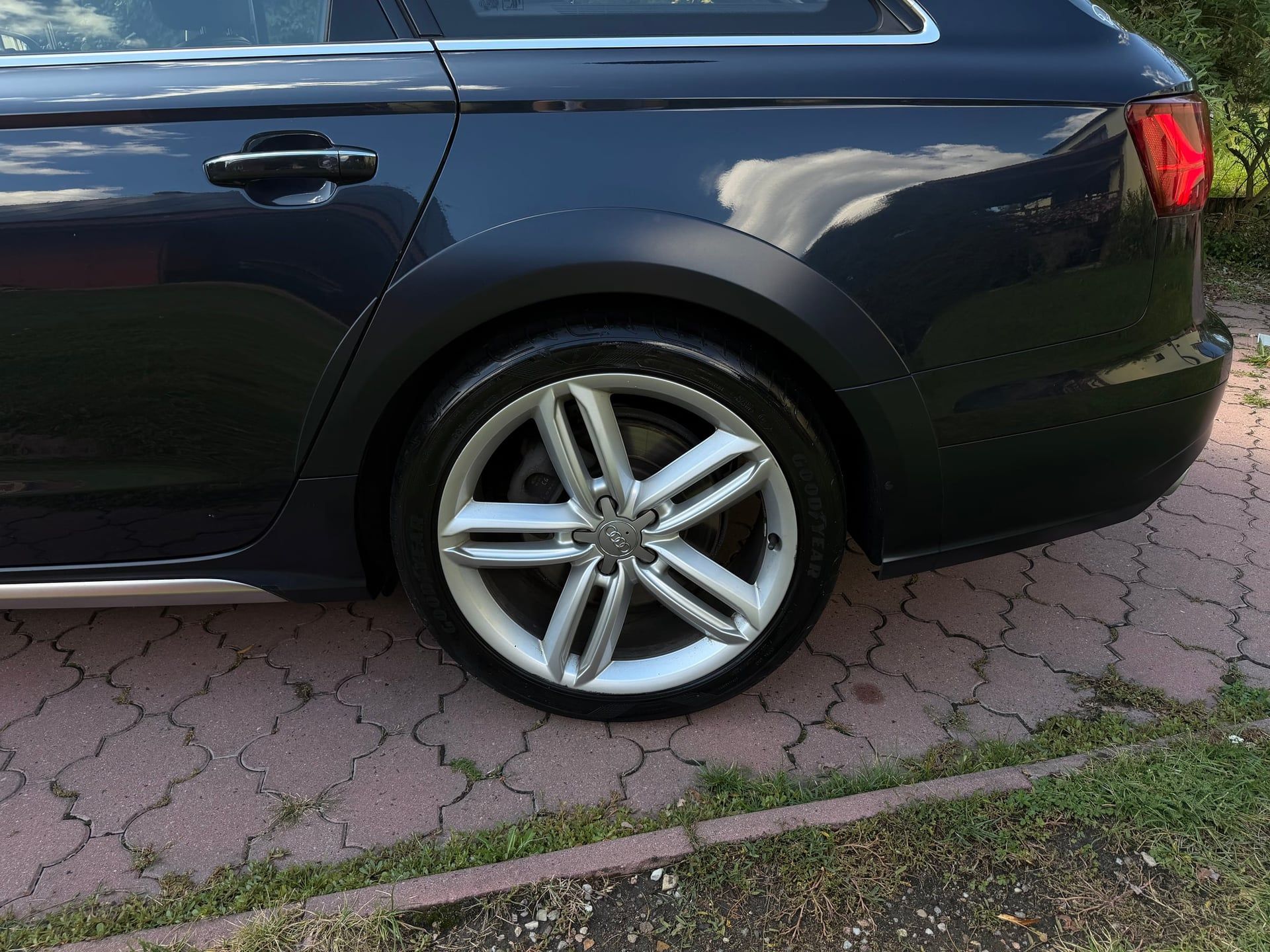 Audi A6 allroad, 3.0 BiTDI/quattro/servis/235kW - fotka 4