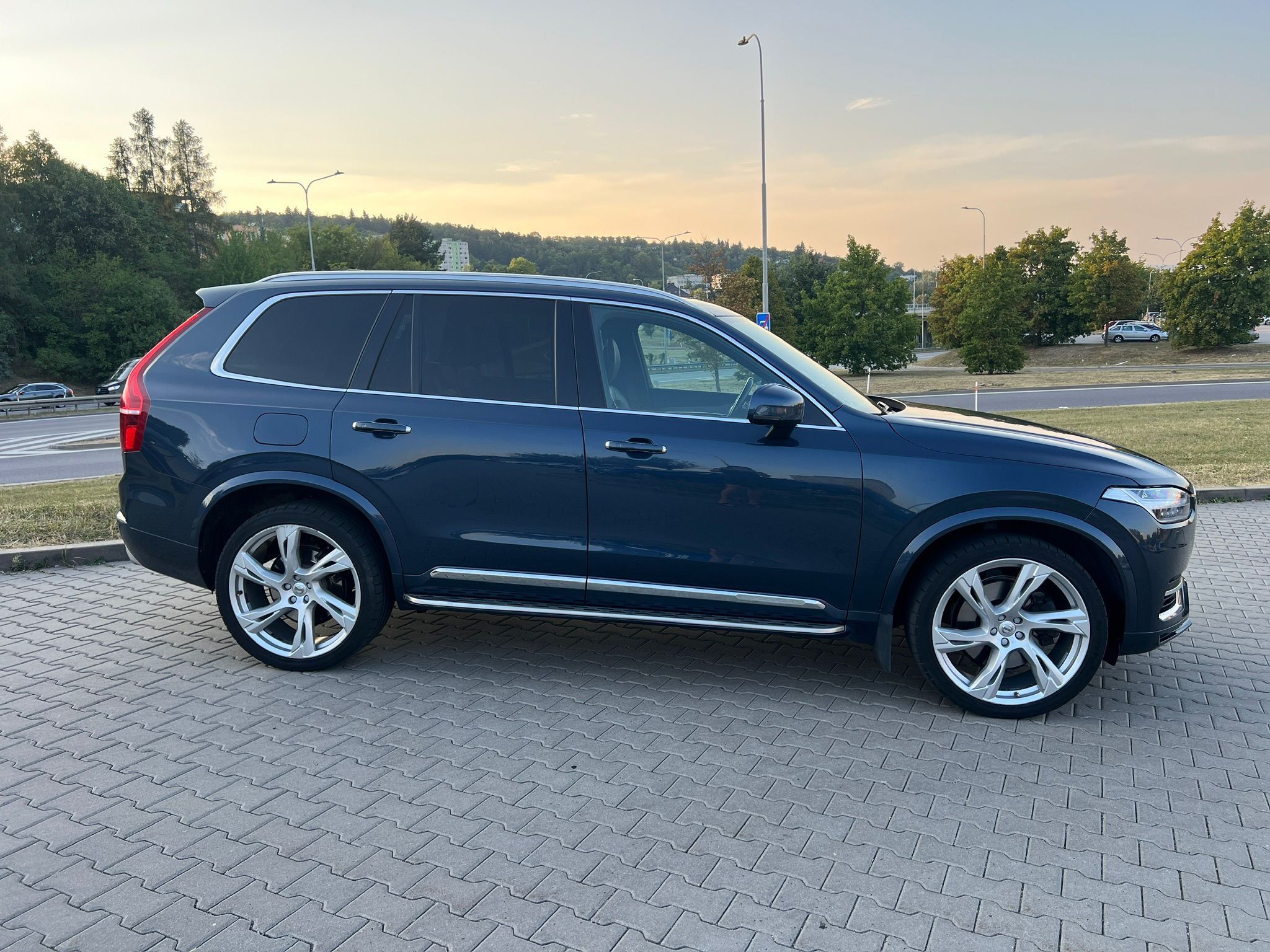 Volvo XC90, T8/B&W/Nappa/vzduch/360/HUD/21 - fotka 5