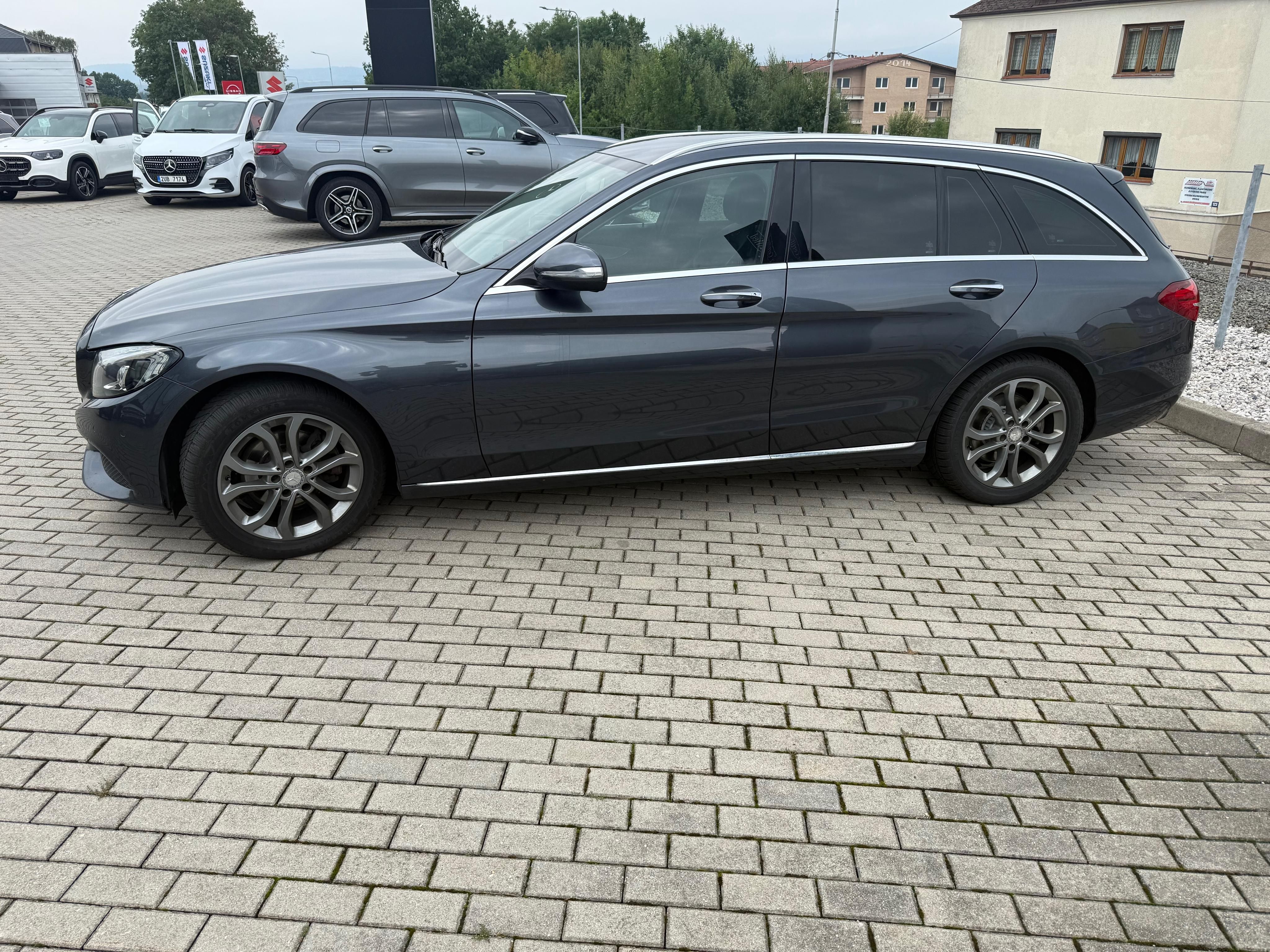 Mercedes-Benz Třídy C, Mercedes-Benz C220, 125kW - fotka 4