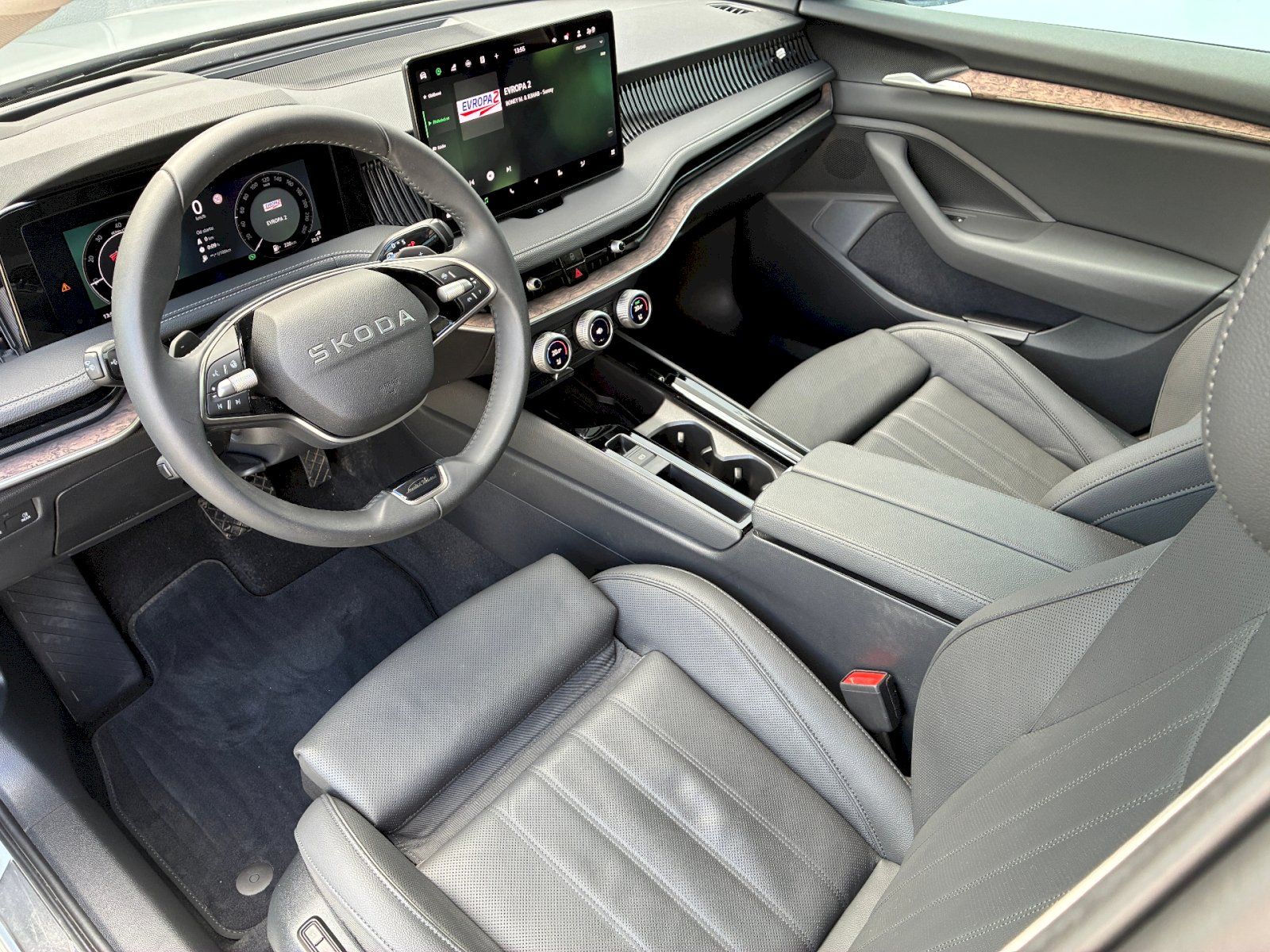 Škoda Superb, Combi 2,0 TDI / 142 kW L&K DSG - fotka 5