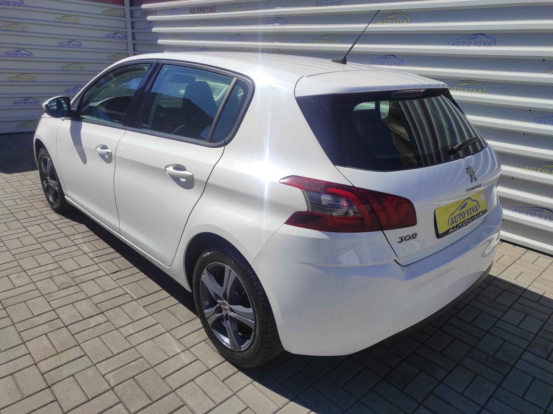 Peugeot 308, 1,2 PureTech 81kw,Po SERVISU!! - fotka 4