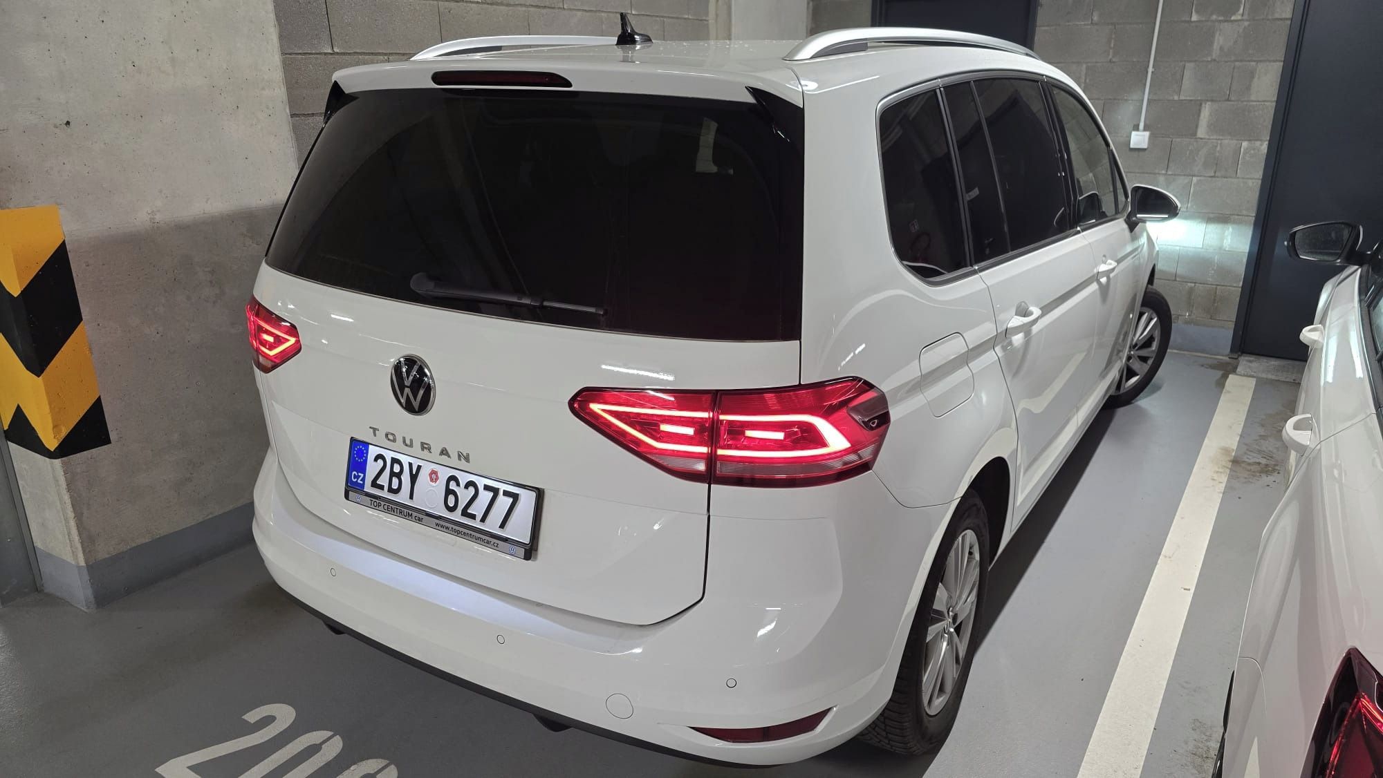 Volkswagen Touran, 7DSG masáž, kamera, zámek řaze - fotka 3