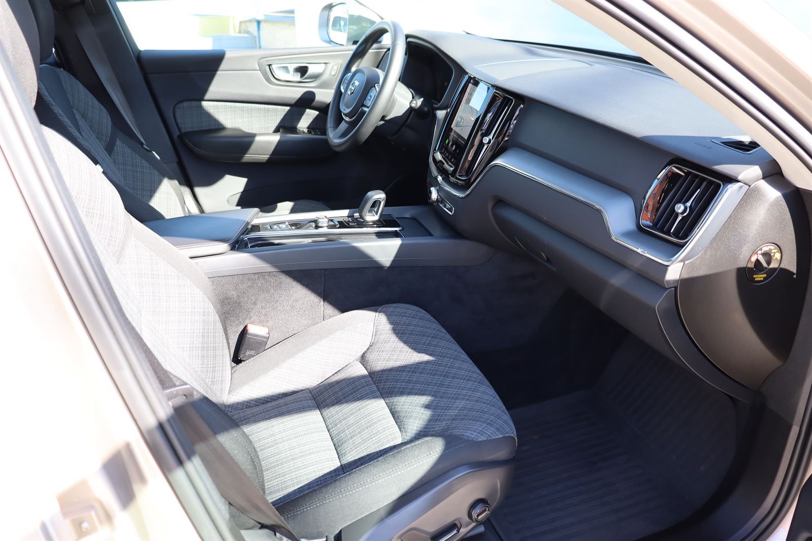 Volvo XC60, B4 2.0 FWD Core Mild-Hybrid - fotka 4