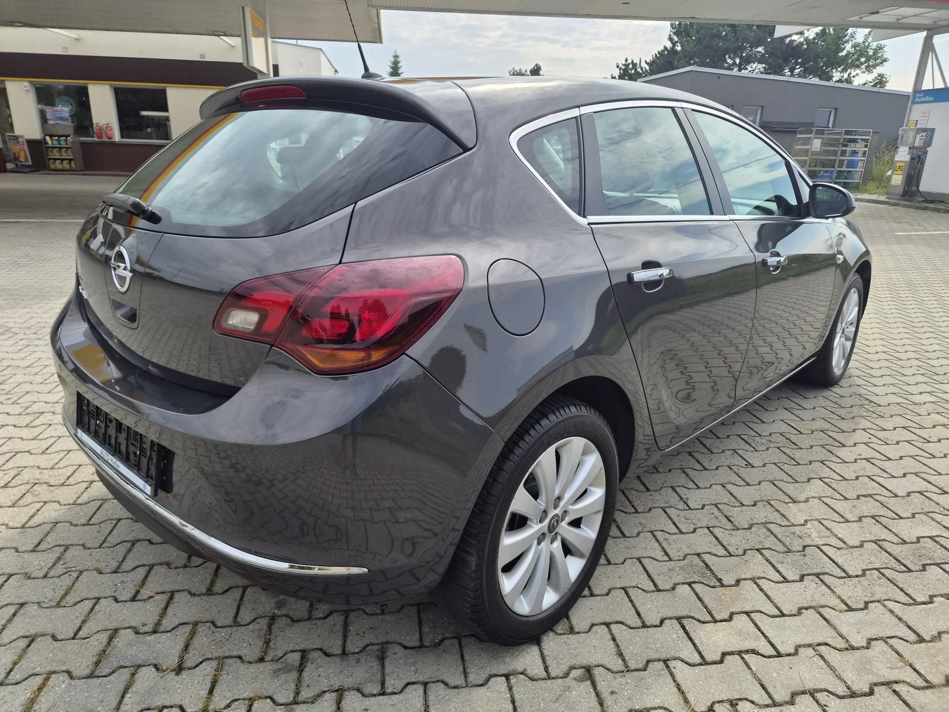 Opel Astra, 1,4T COSMO - fotka 4