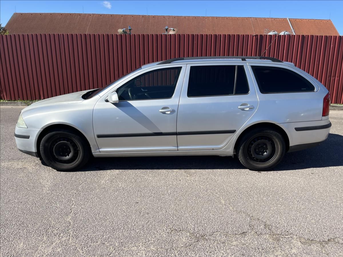 Škoda Octavia, 2,0 TDi 103KW TAŽNÉ STK 7/2027 - fotka 4